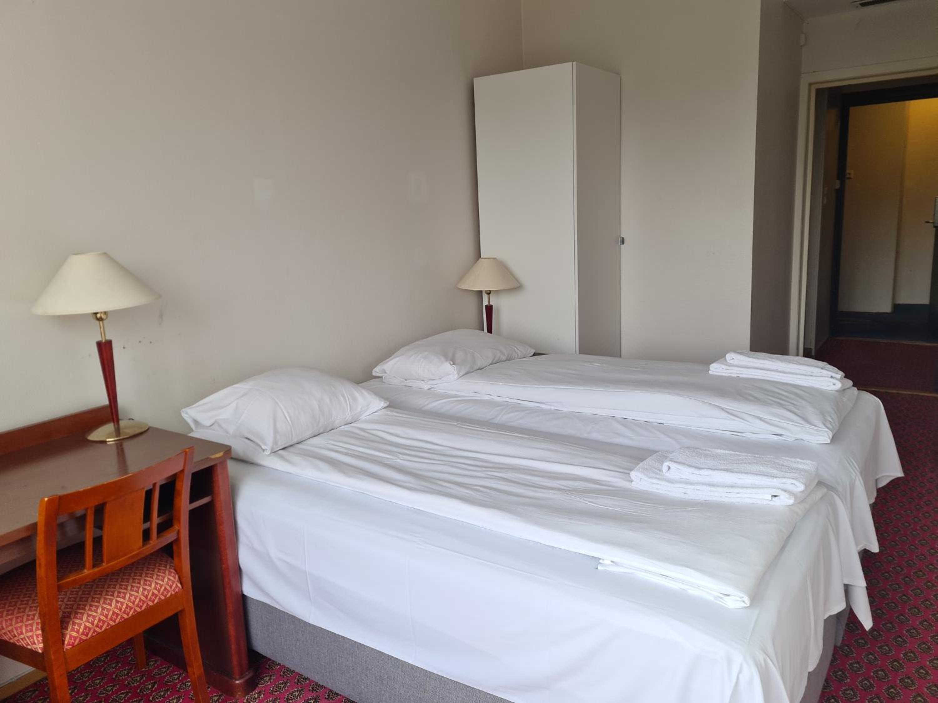 Double Room - Photo 6