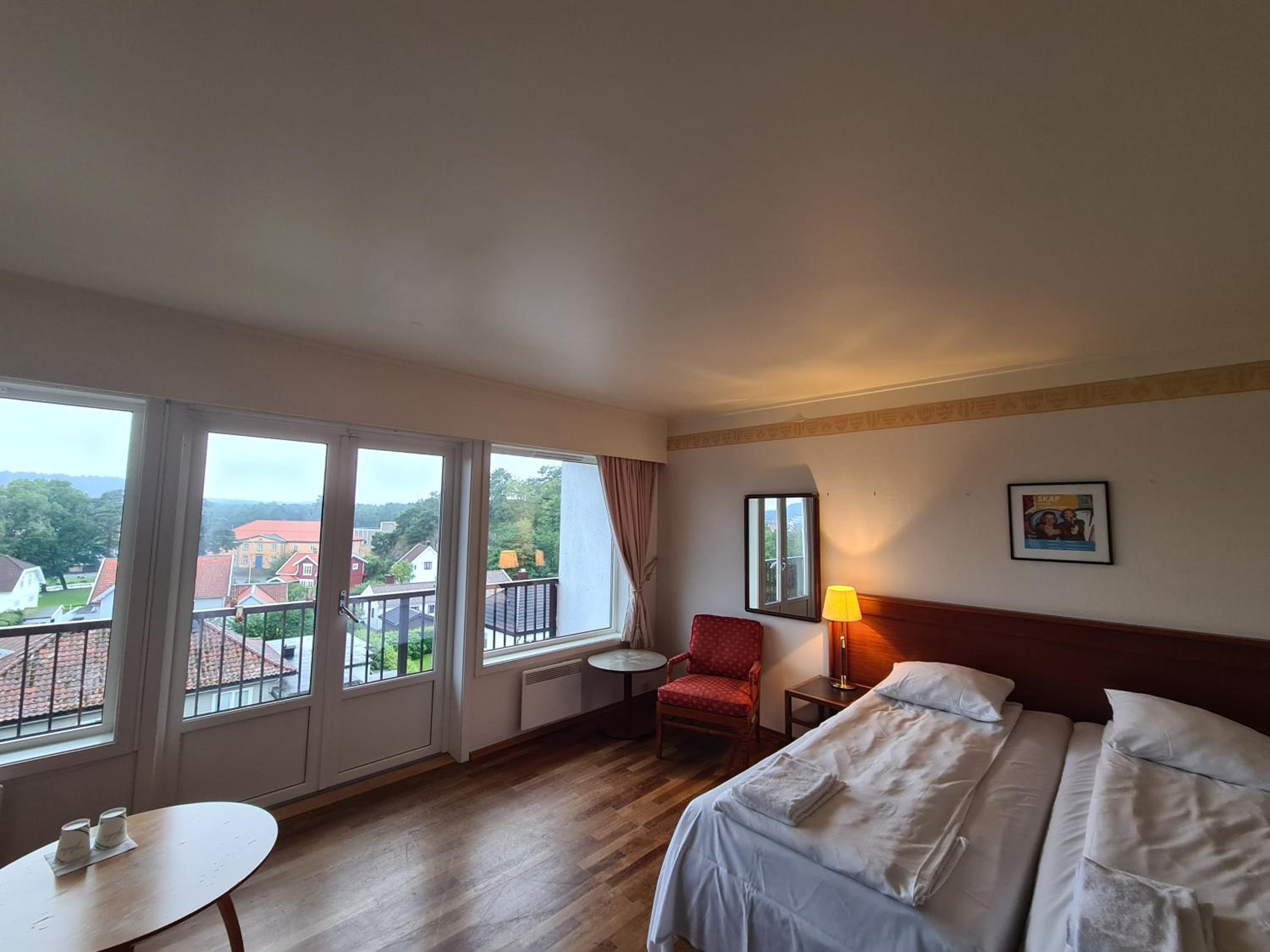 Double Room with Balcony - Photo 4