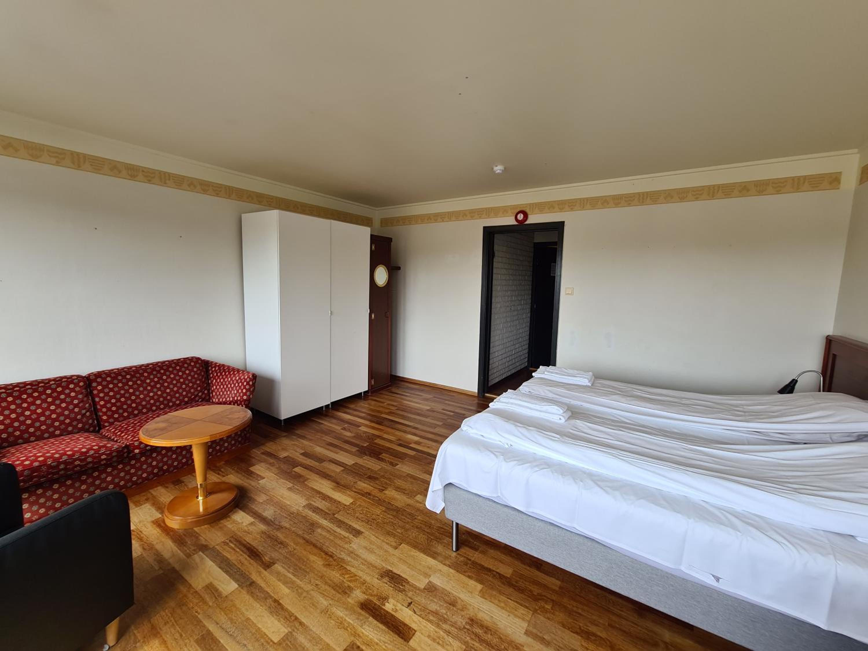 Double Room with Balcony - Photo 6