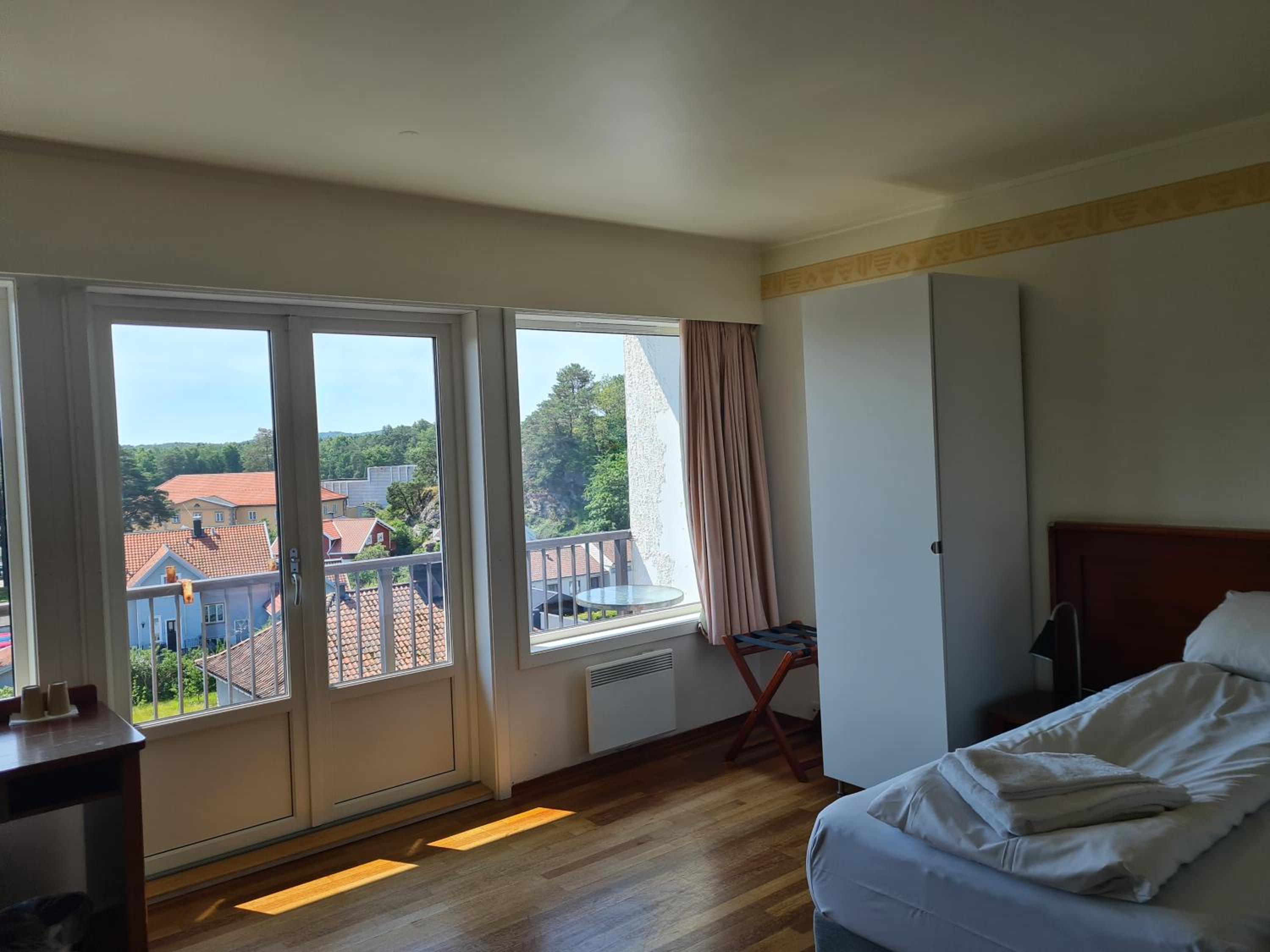 Double Room with Balcony - Photo 3