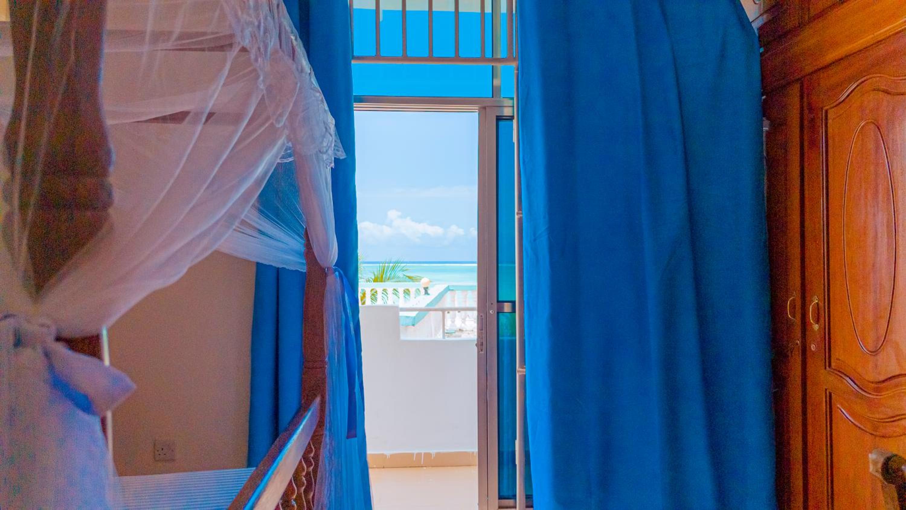 Deluxe Double Room with Balcony and Sea View photo 2