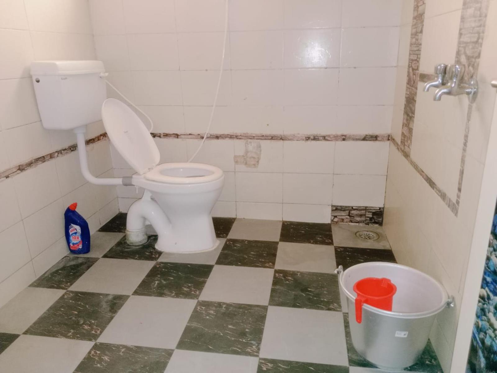 Twin Room with Shared Bathroom photo 3