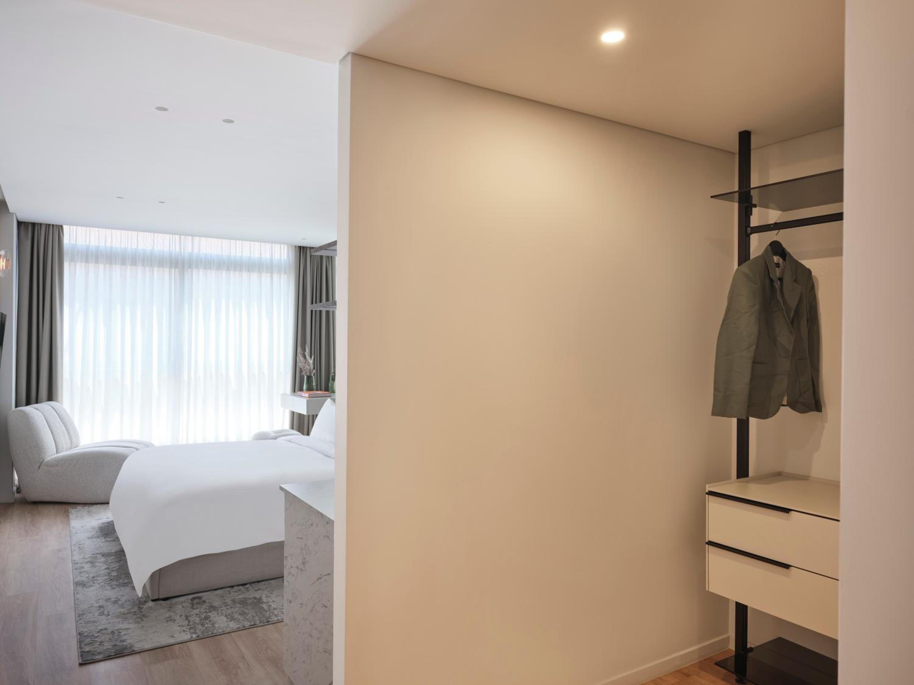 Deluxe King Room photo 2