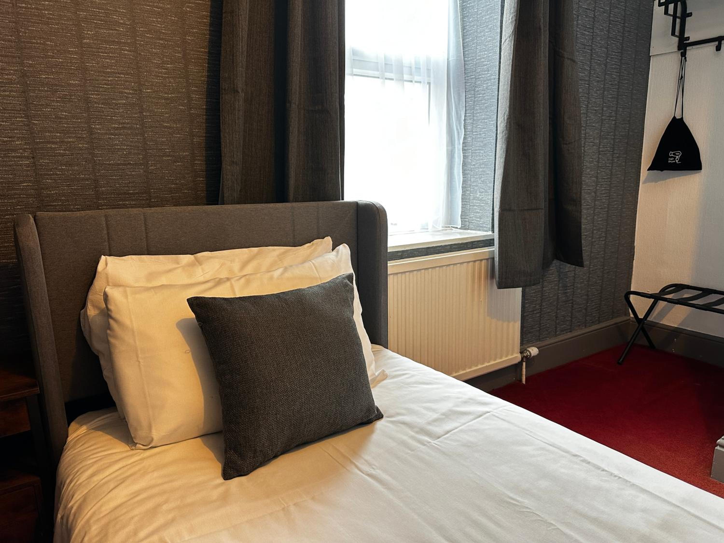 Single Room photo 1