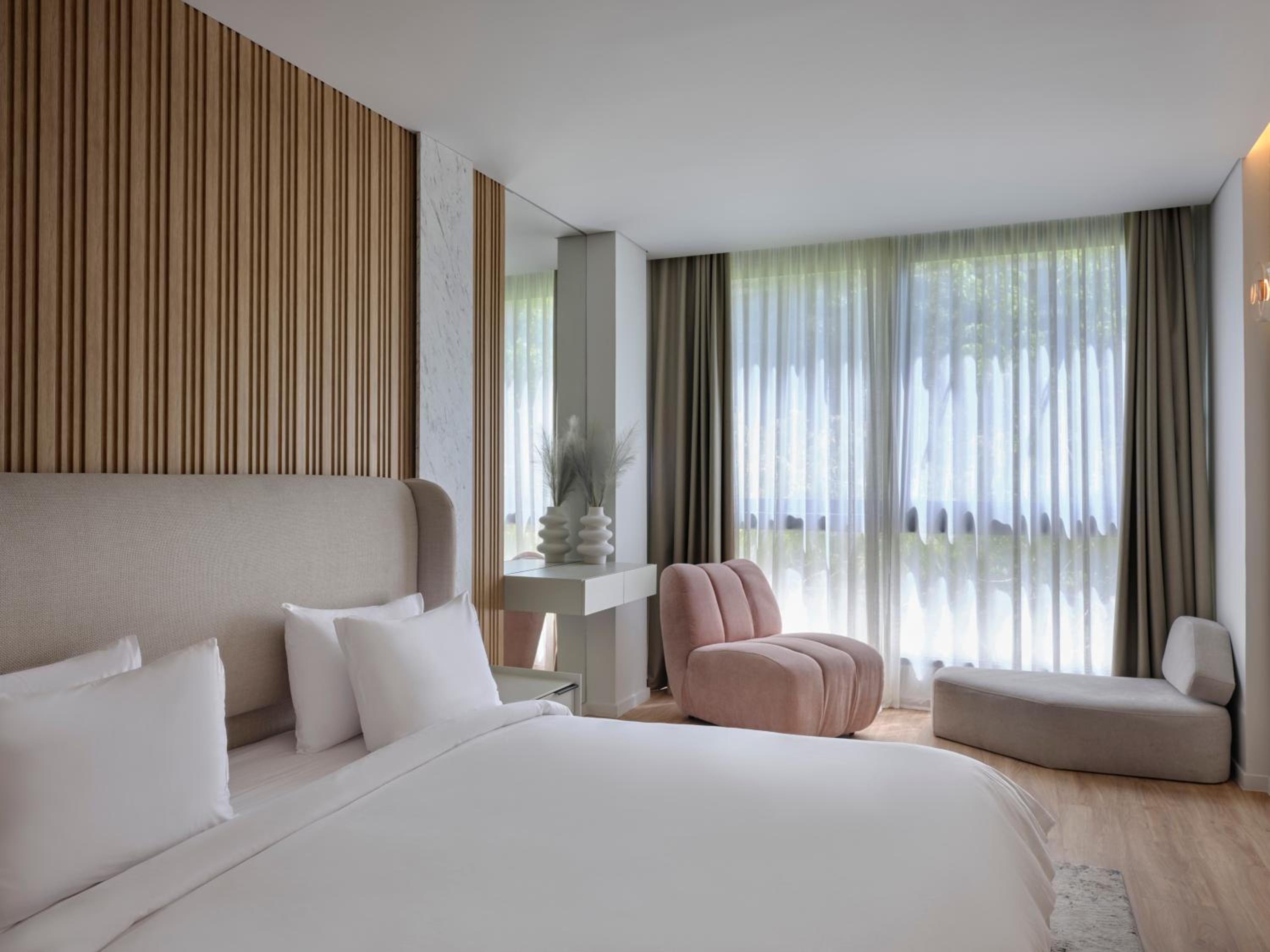 Deluxe King Room photo 1