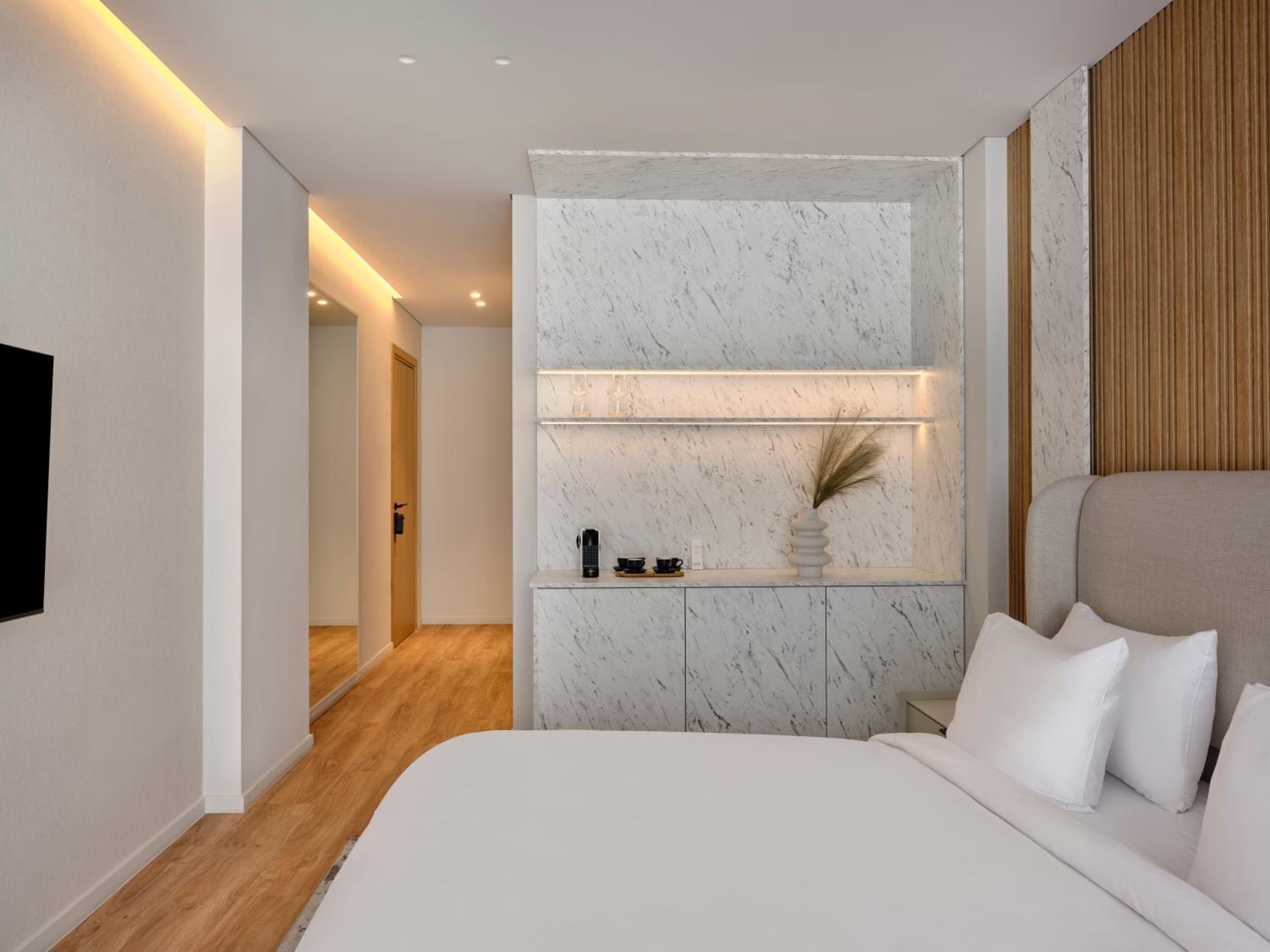 Deluxe King Room photo 3