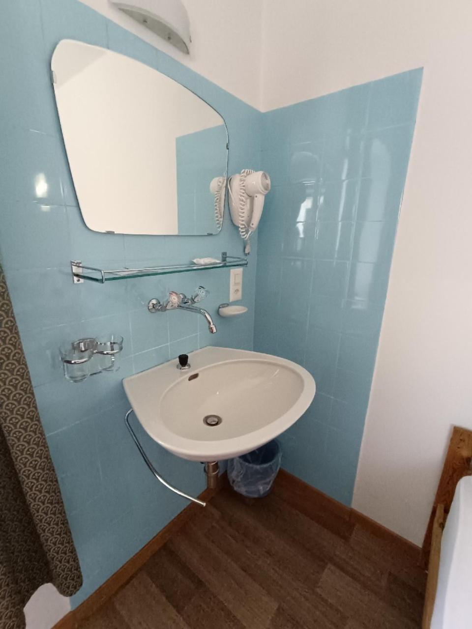 Twin Room with Shared Bathroom photo 2