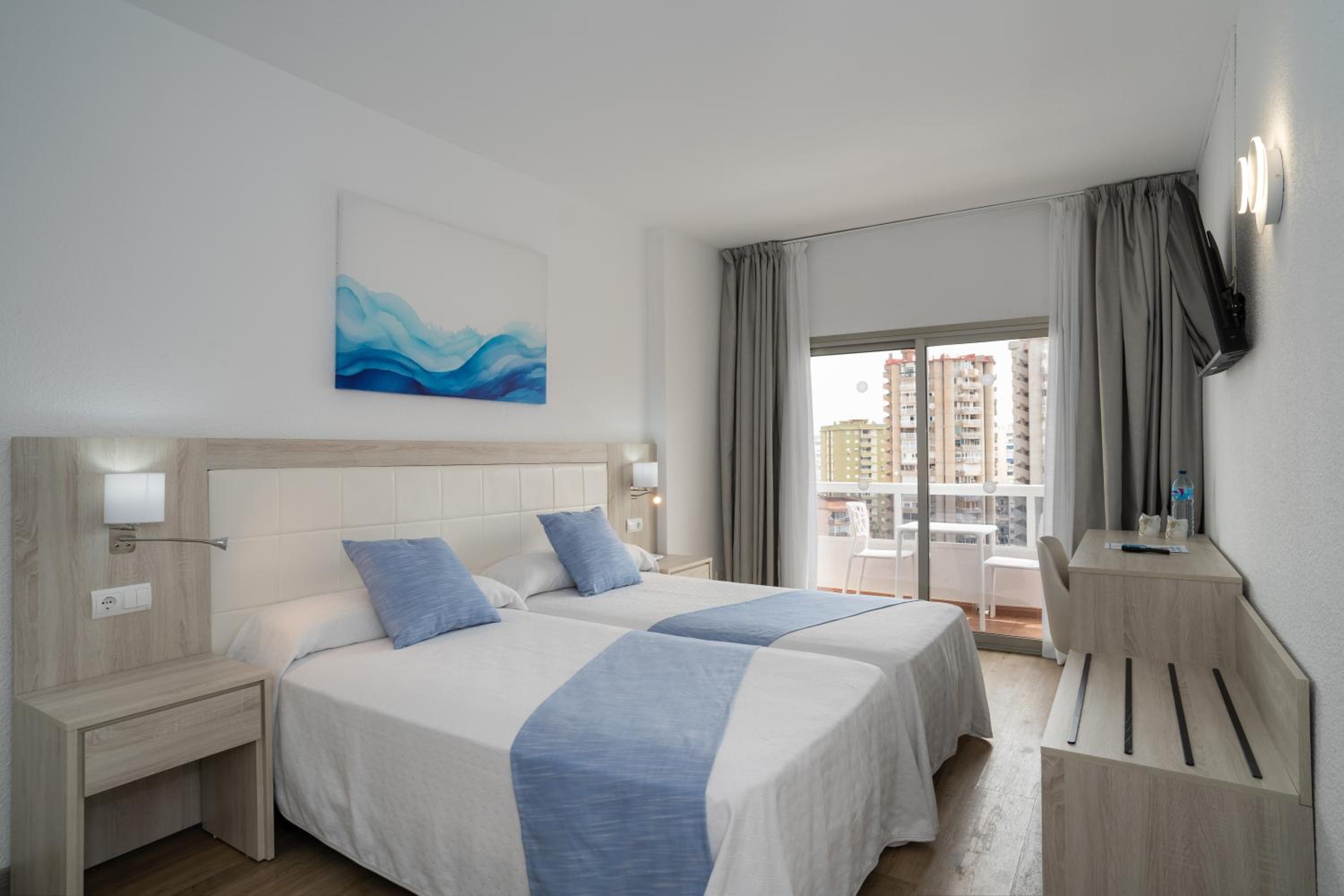 Superior Double or Twin Room with Pool View photo 3