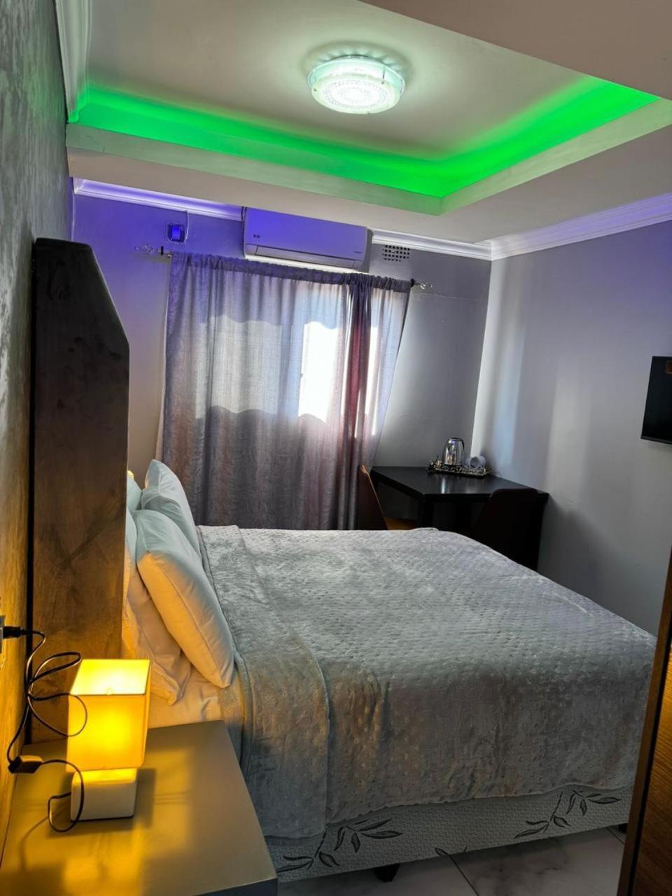 Double Room with Private Bathroom photo 3