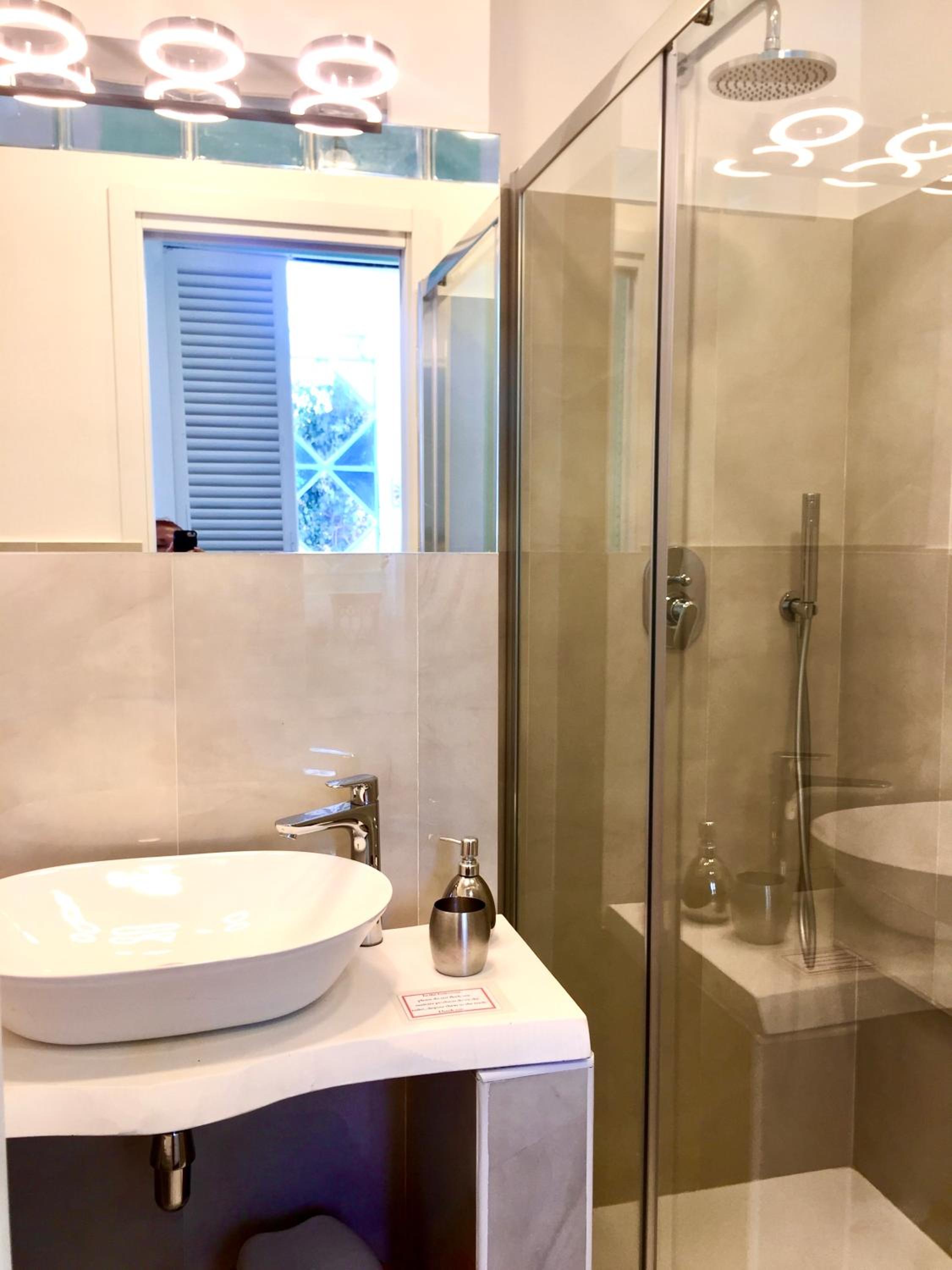 Junior Suite with Sea View - Photo 3