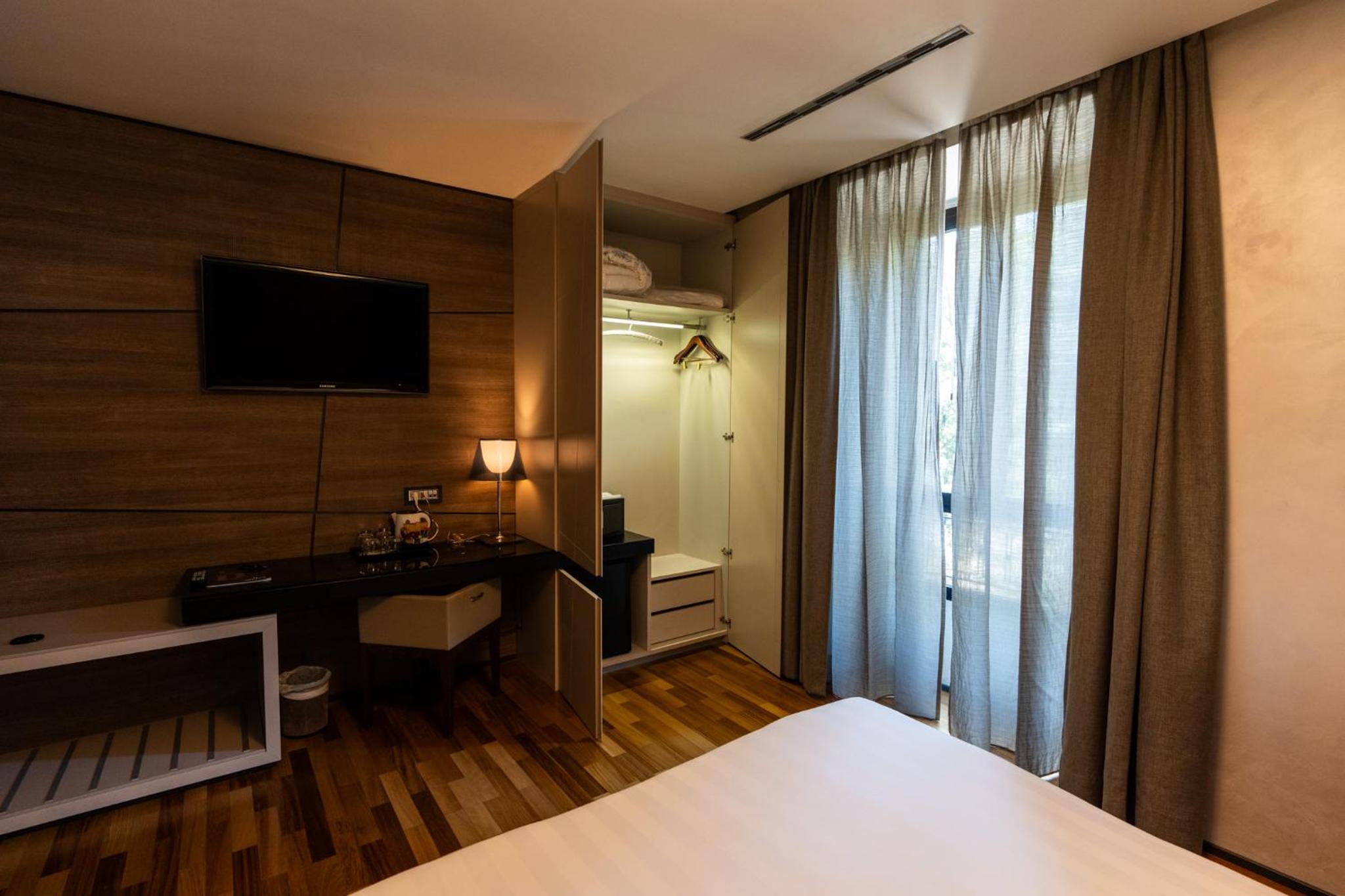 Available room thumbnail 5