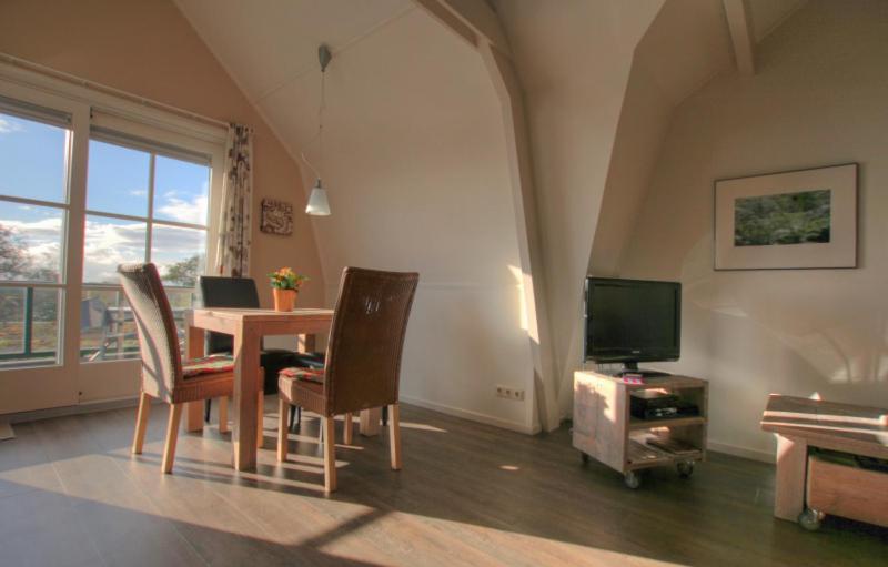 One-Bedroom Apartment - No pets photo 3