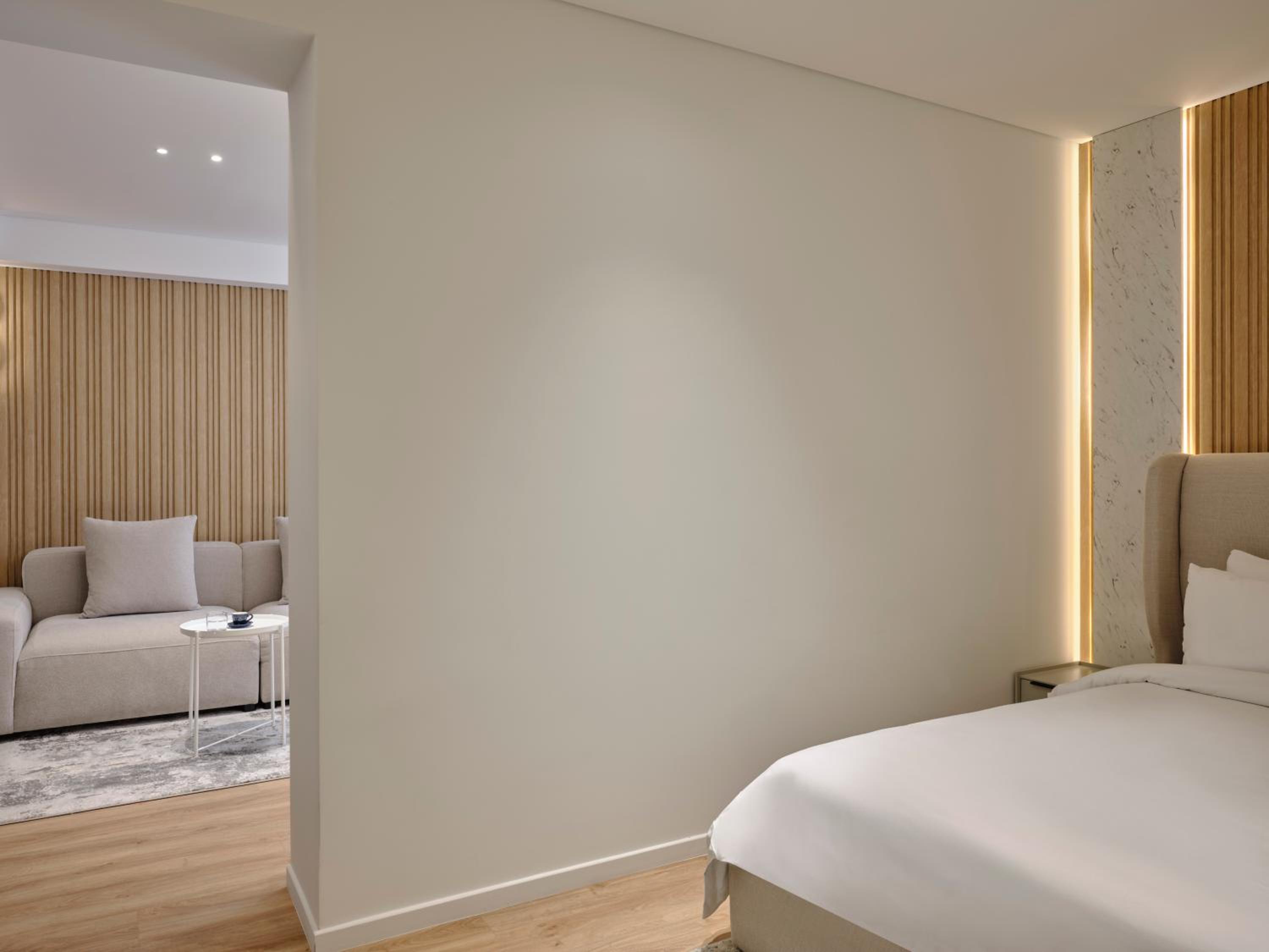 Deluxe Suite with Spa Bath photo 2