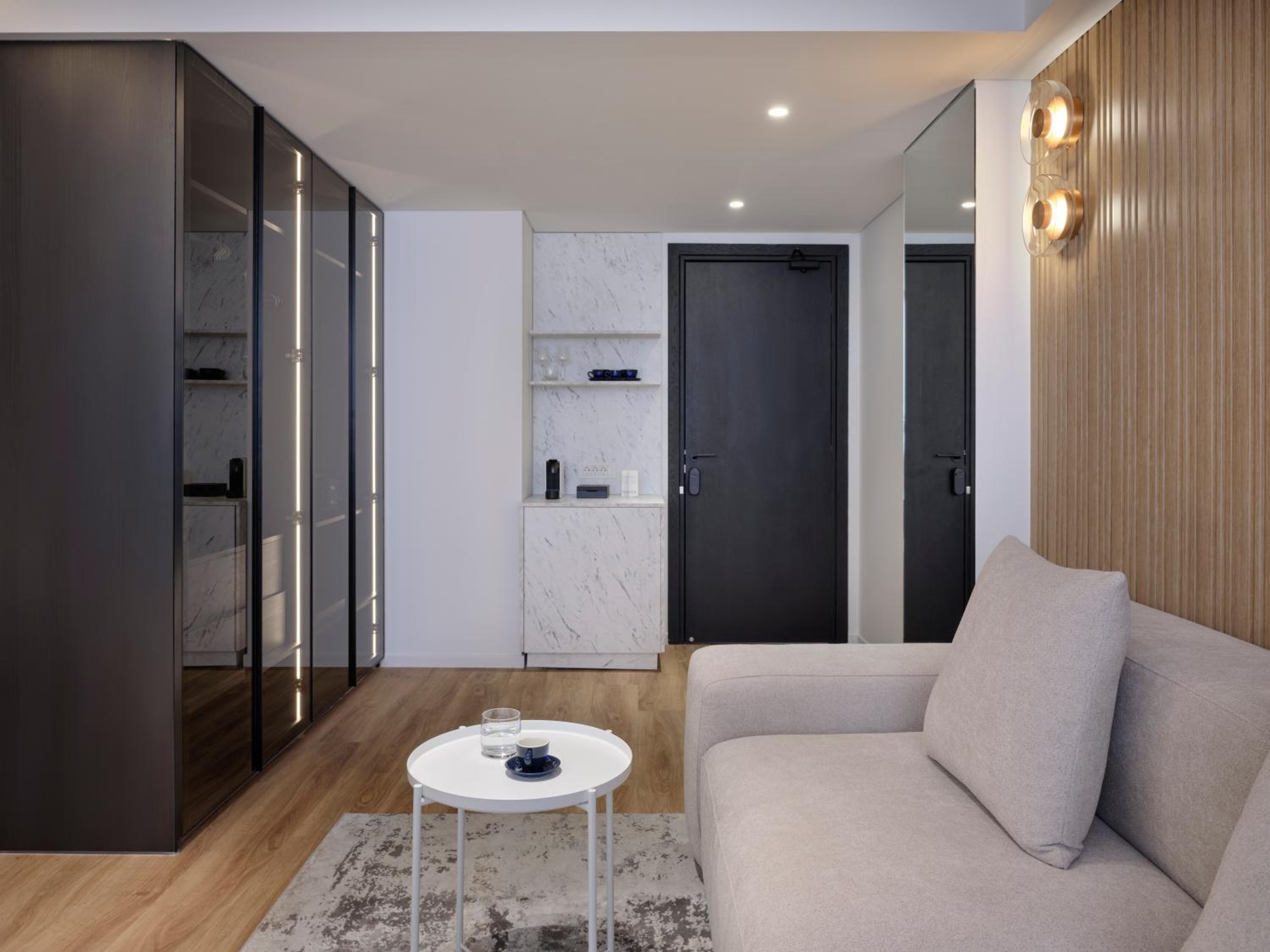 Deluxe Suite with Spa Bath photo 3