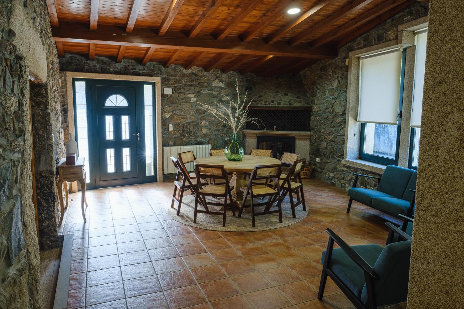 Five-Bedroom House photo 3