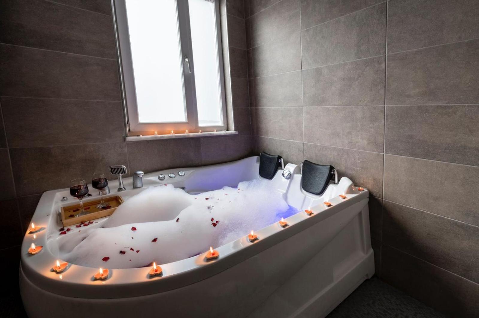 Deluxe Double Room with Bath photo 3
