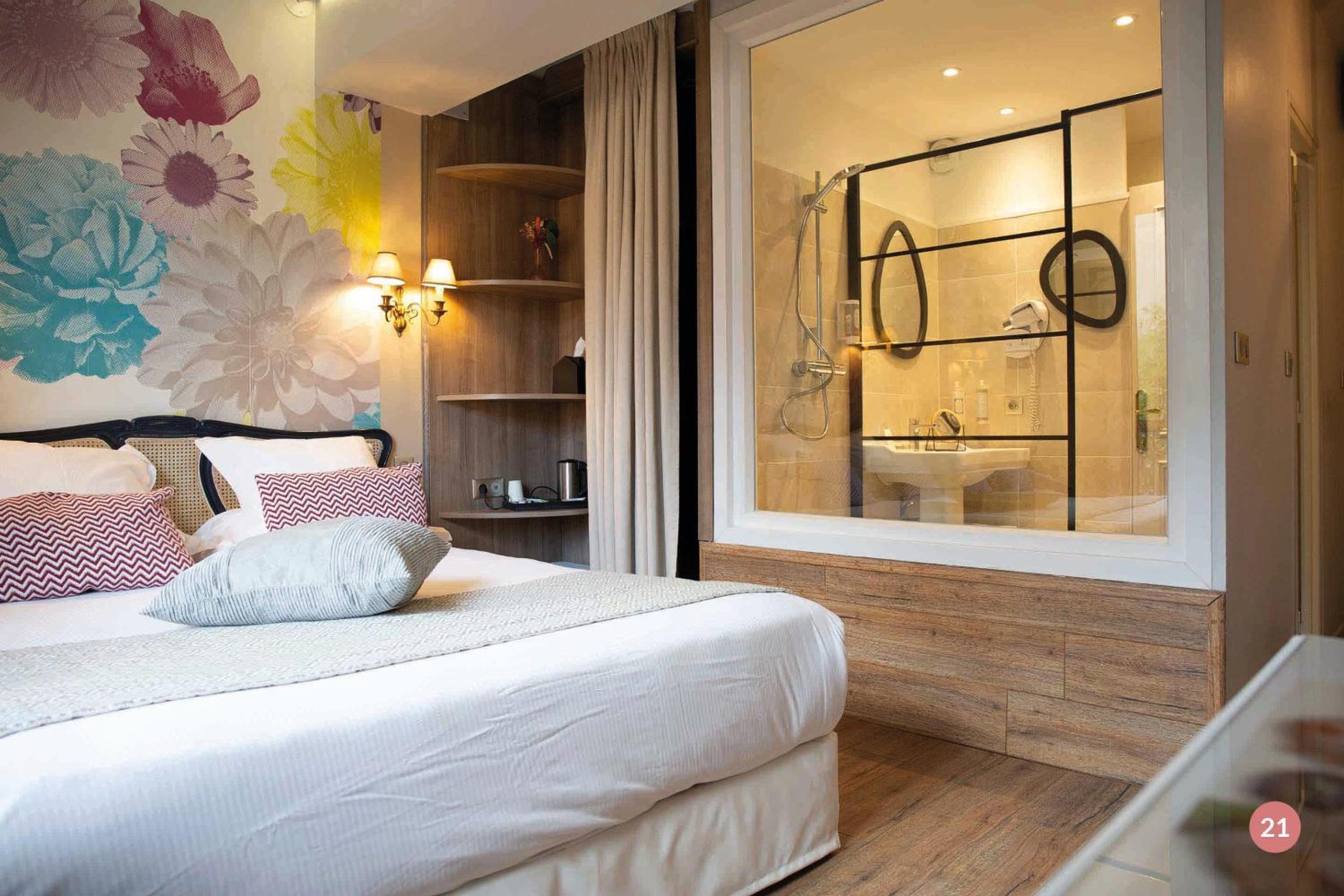 Deluxe Room with Balcony - Photo 1