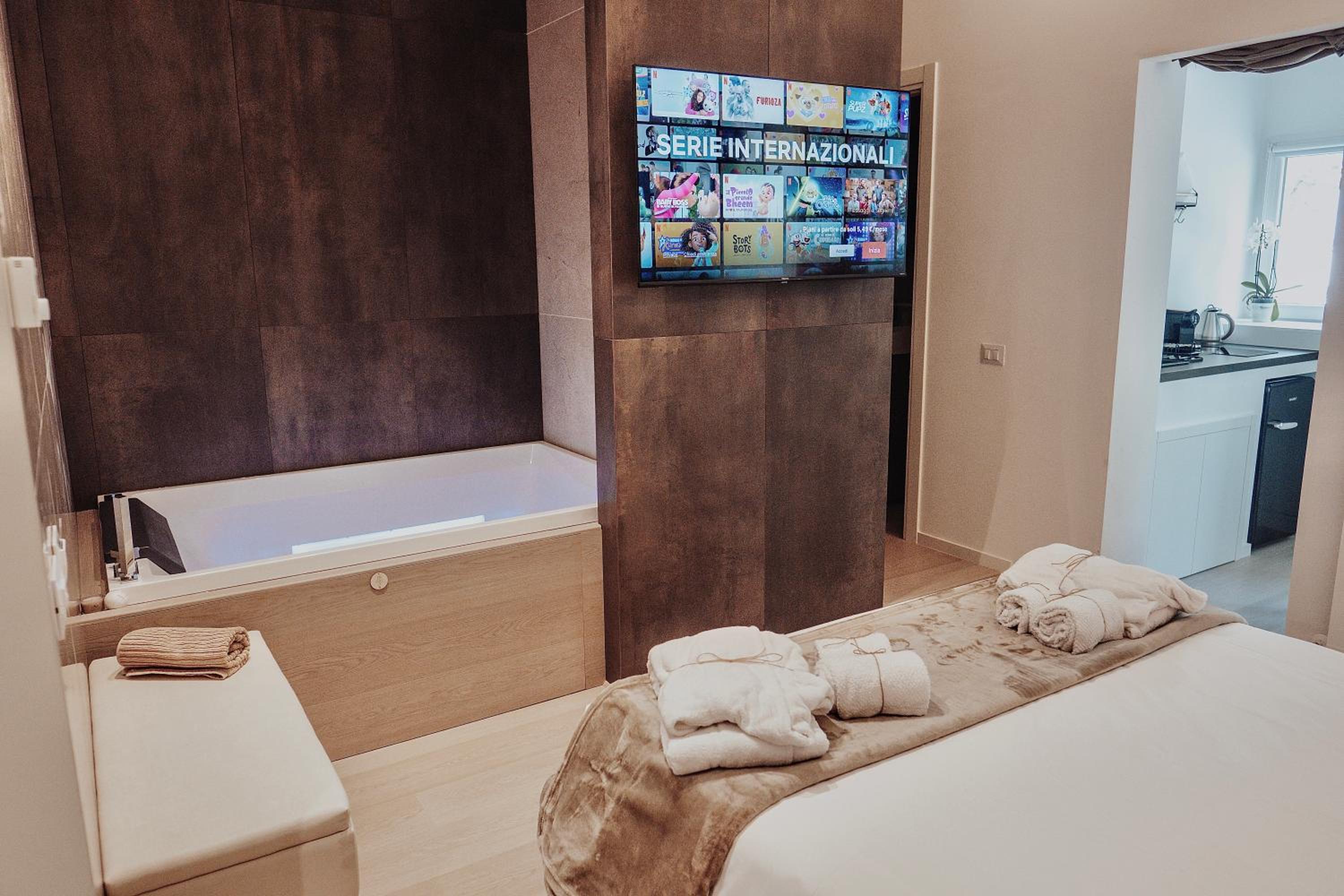 Deluxe Suite with Spa Bath