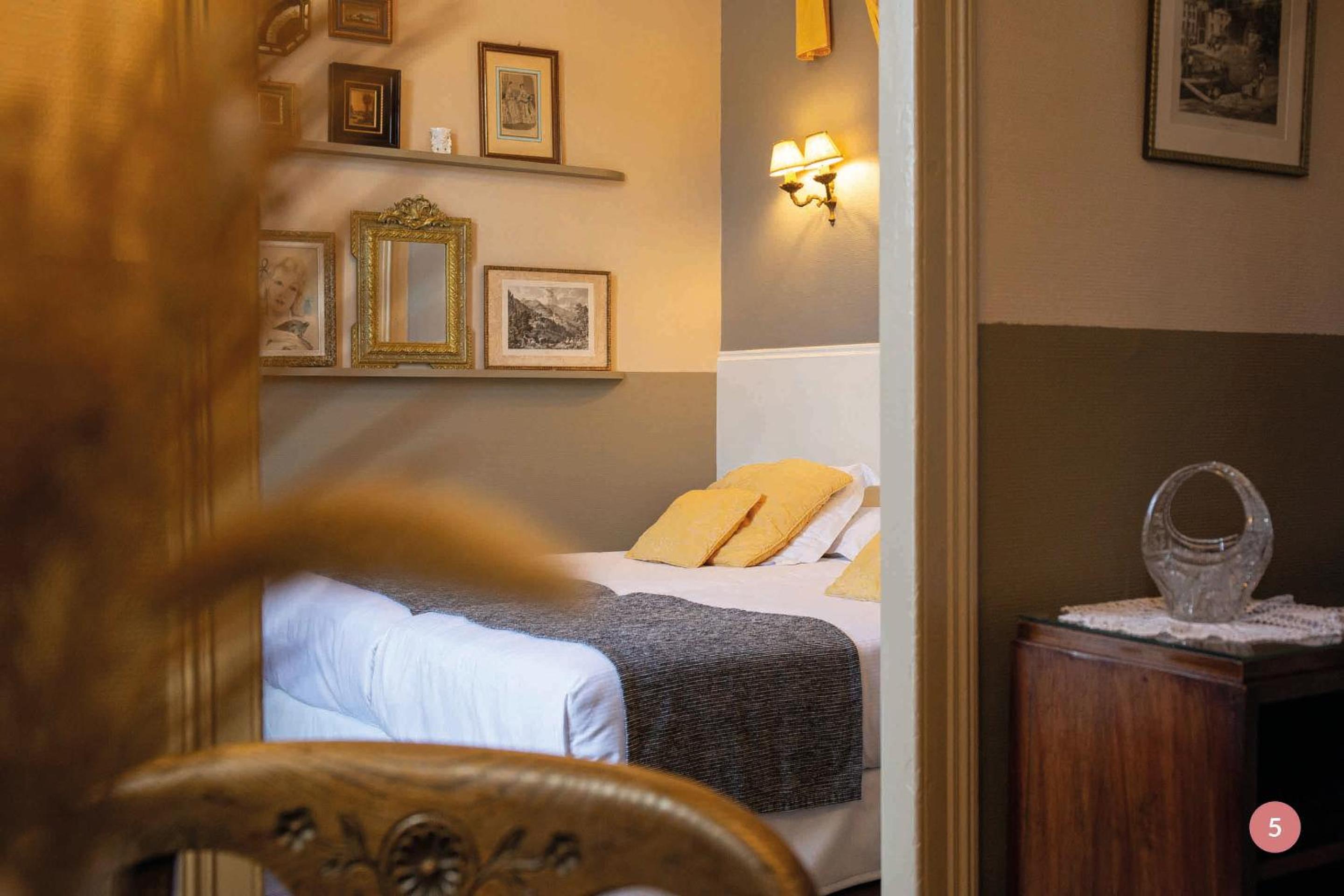 Deluxe Room with Balcony - Photo 2