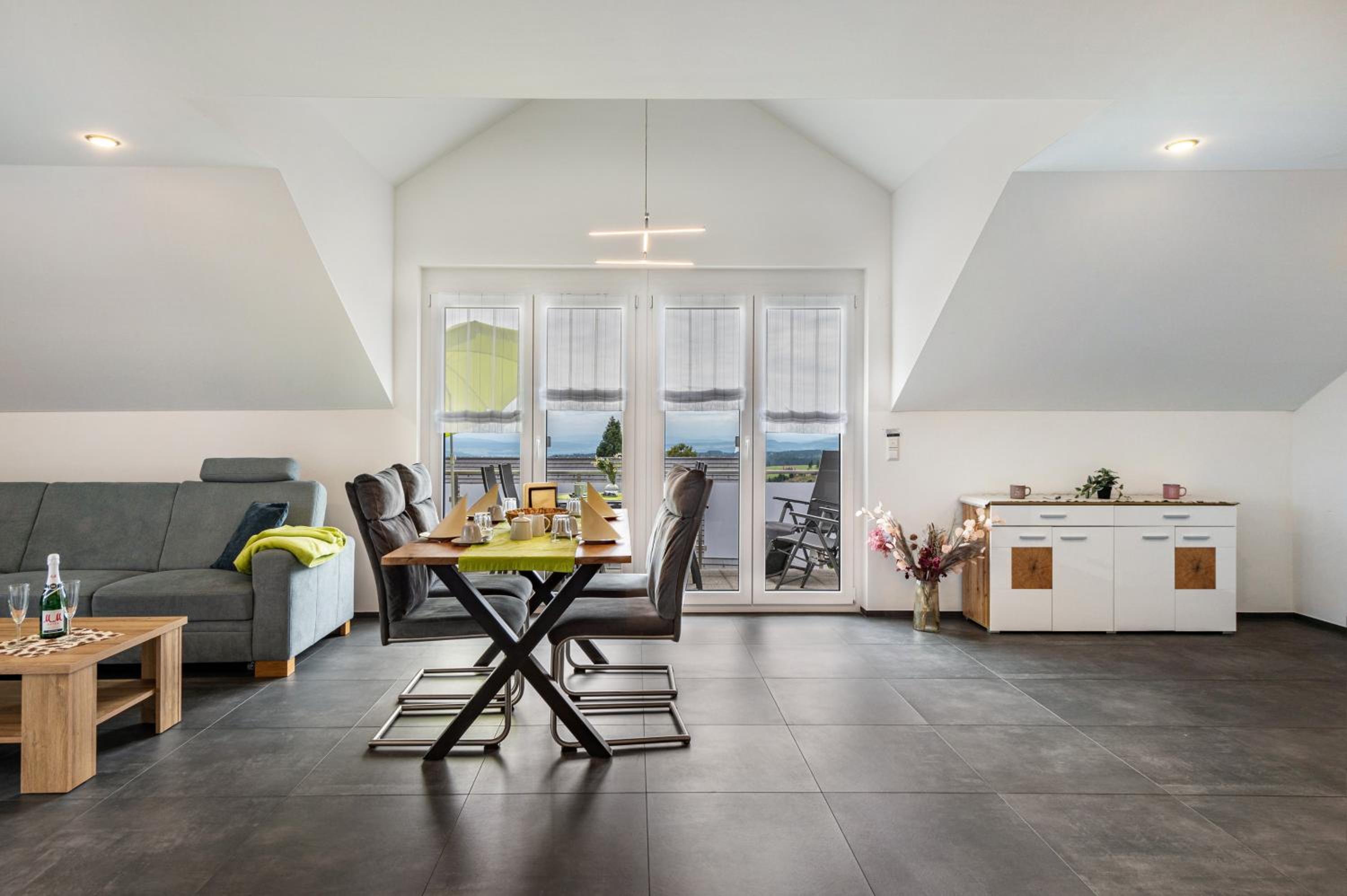Two-Bedroom Deluxe Apartment with Balcony