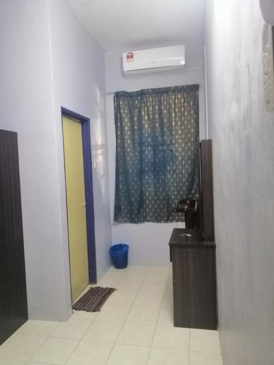 Three-Bedroom House photo 2