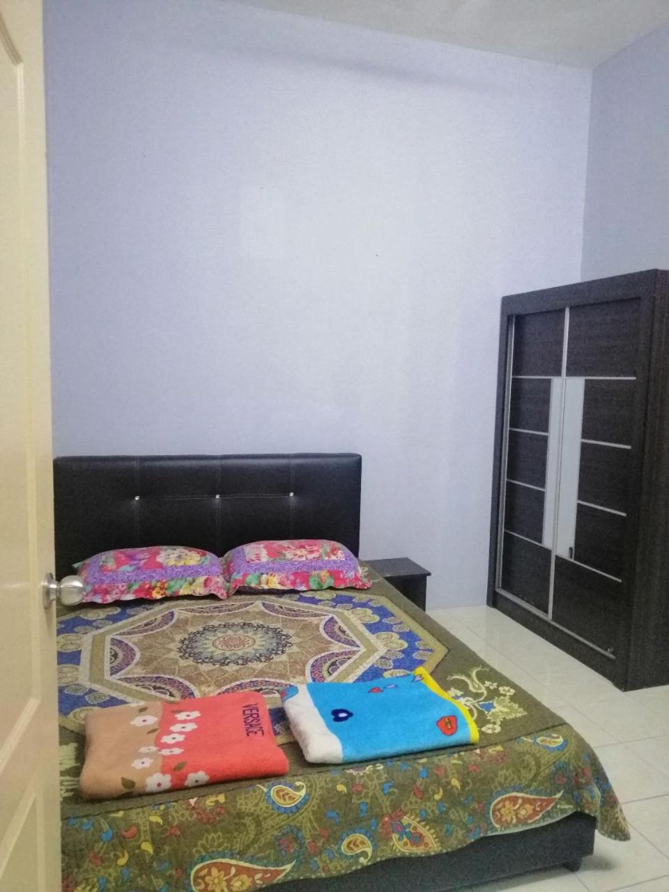 Three-Bedroom House photo 3