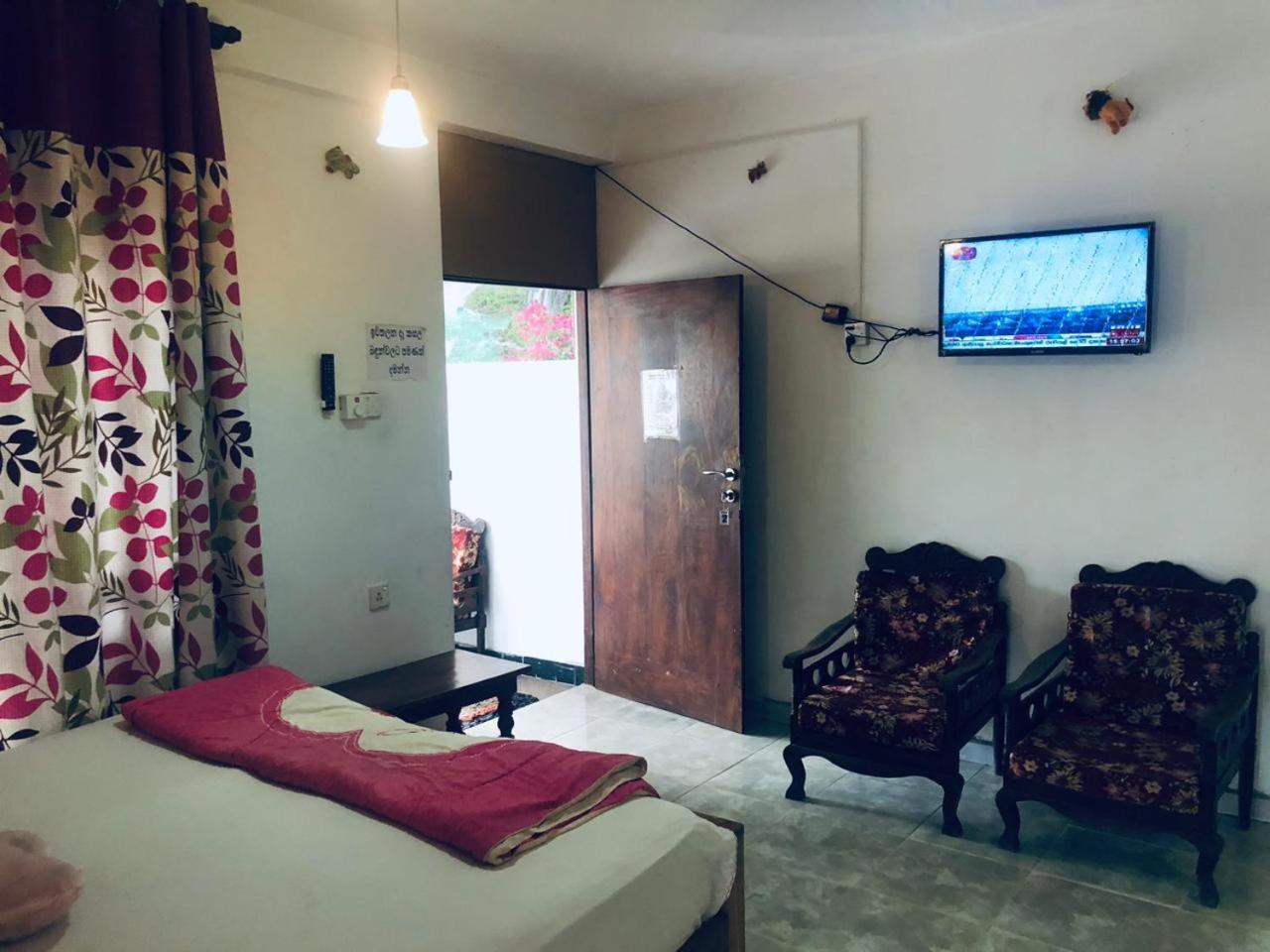 Family Room With Balcony photo 2