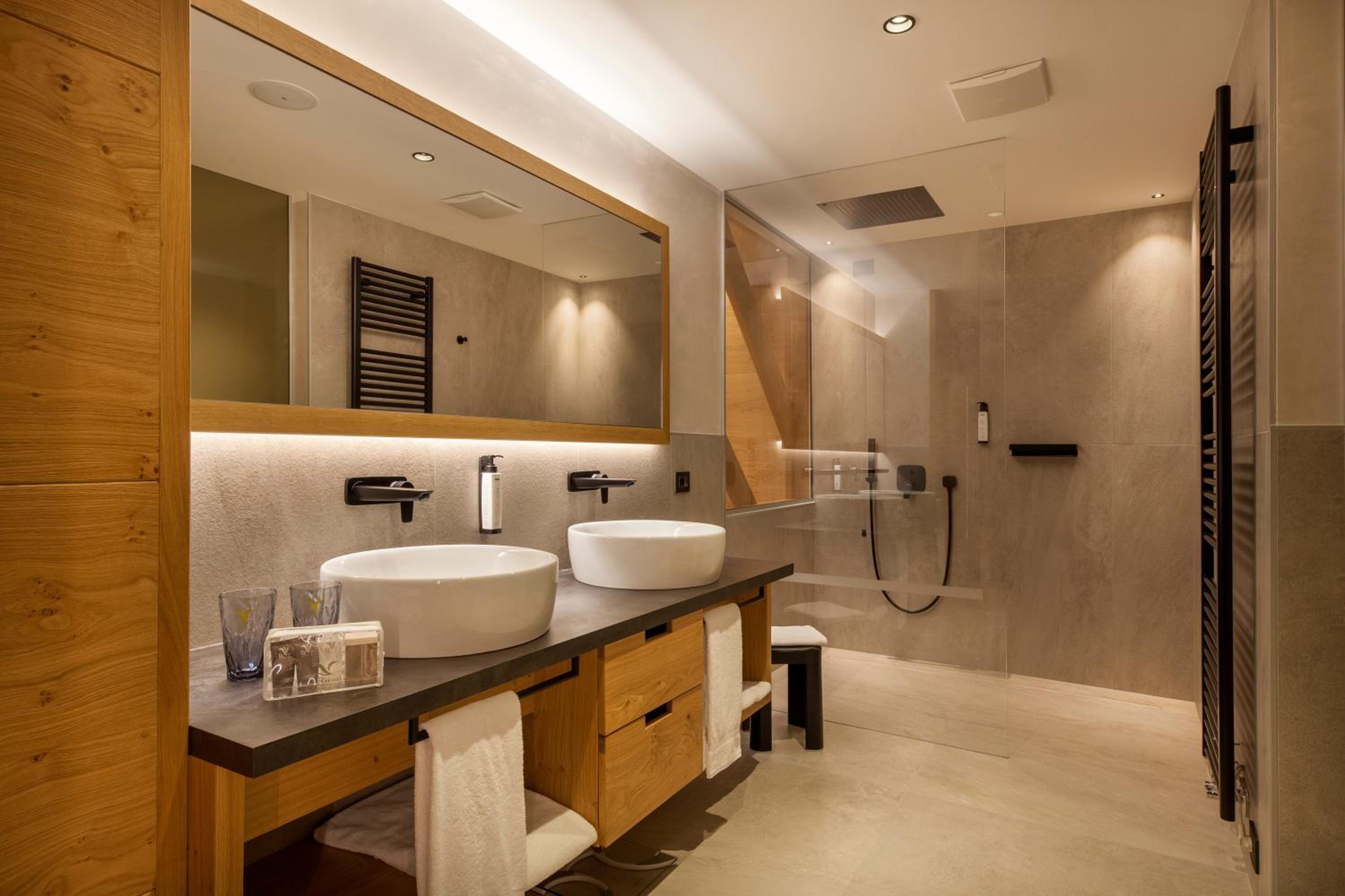 King Room with Spa Access photo 3