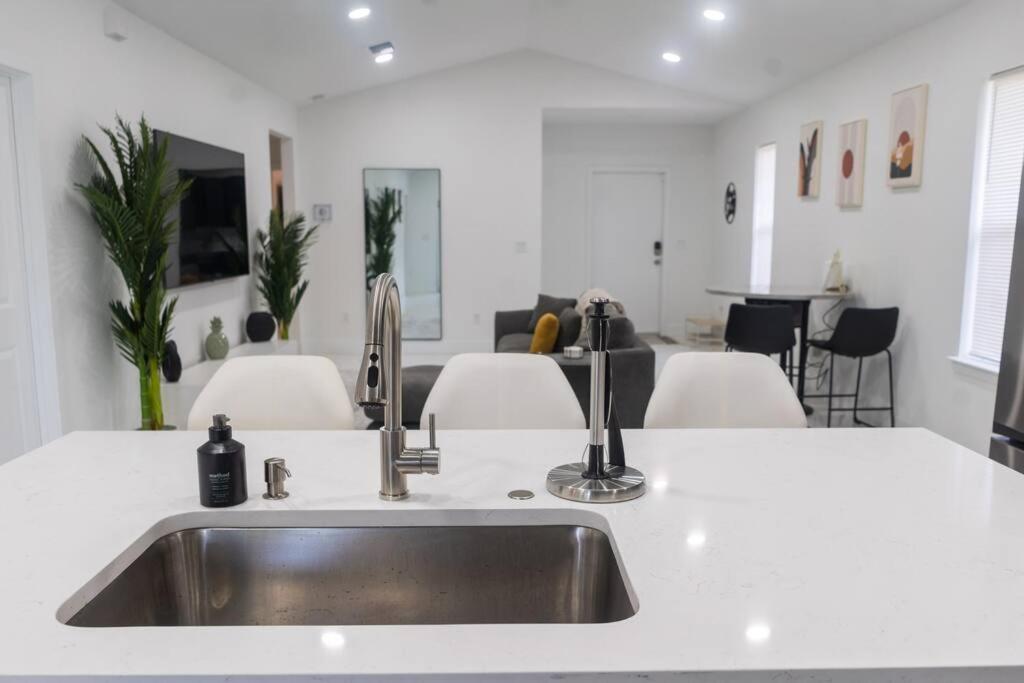 Four-Bedroom House photo 2