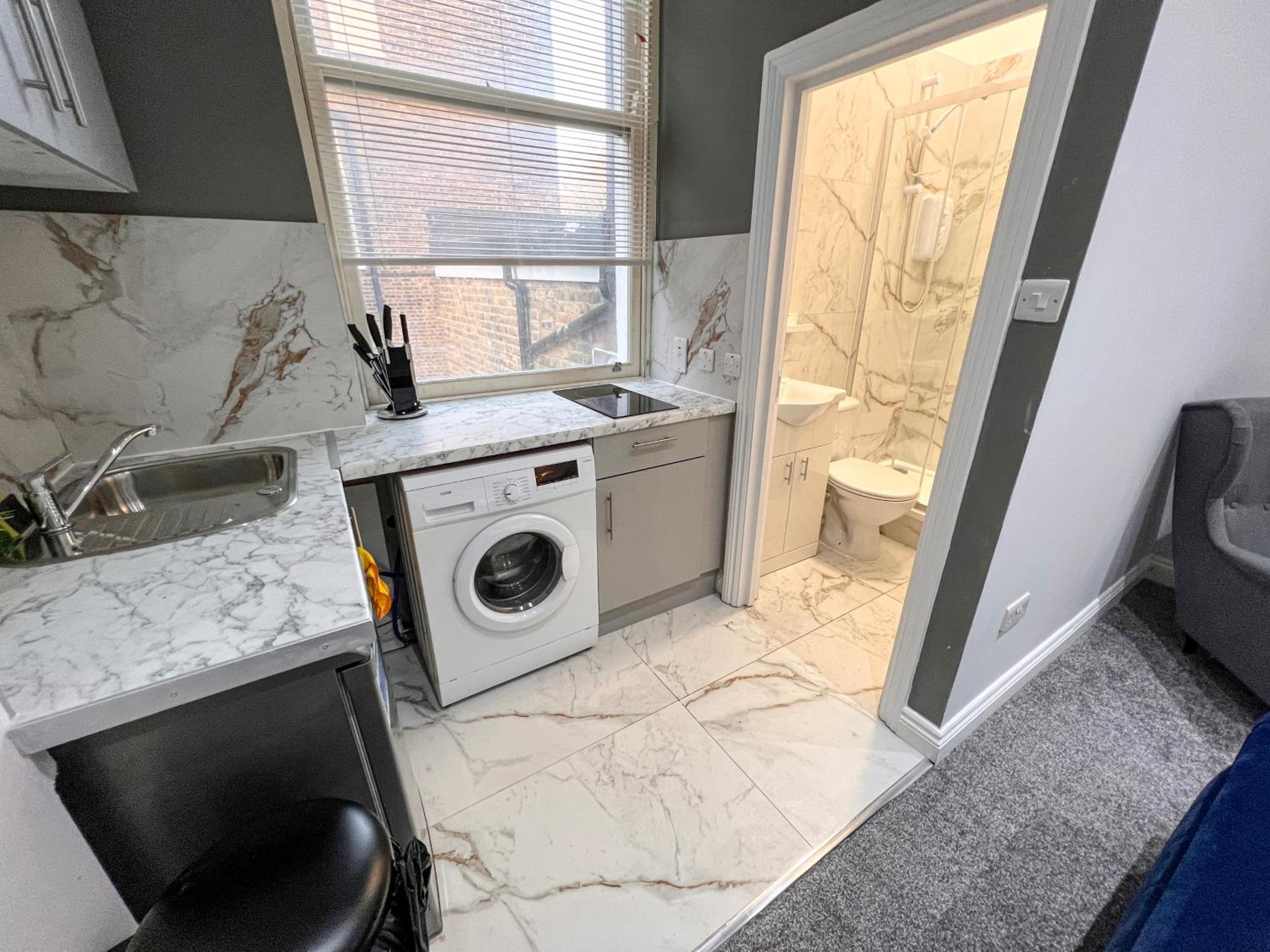 Studio Apartment photo 3