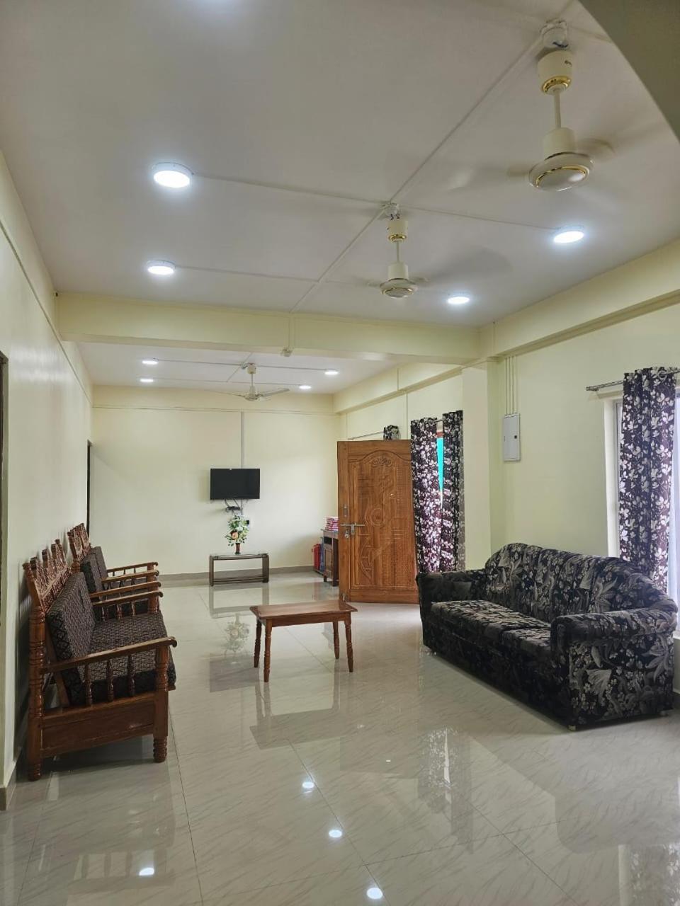 Three-Bedroom Apartment photo 1