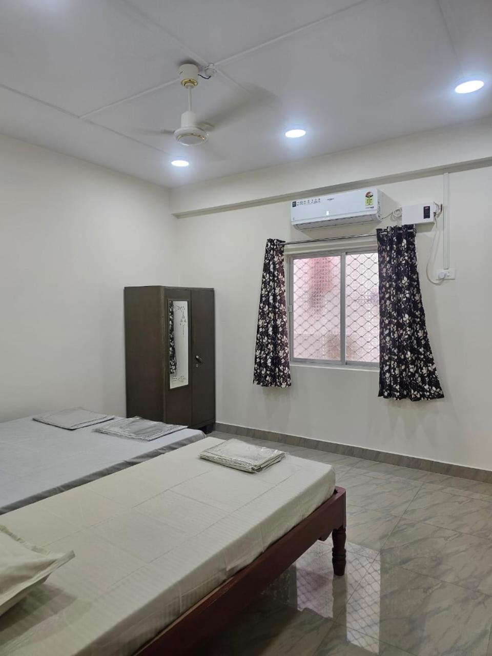 Three-Bedroom Apartment photo 2