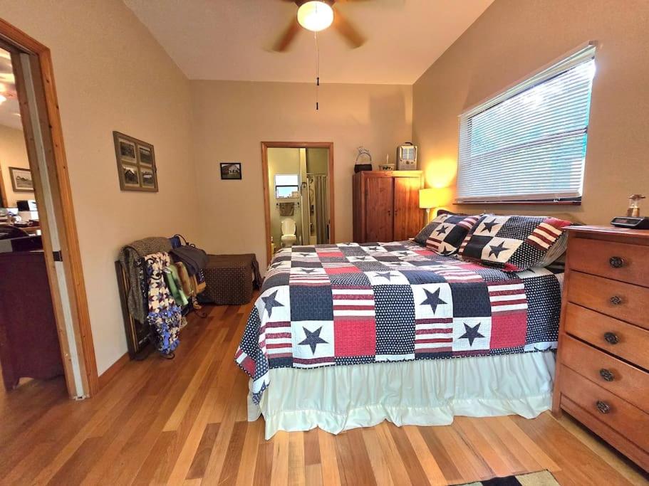 One-Bedroom House photo 1