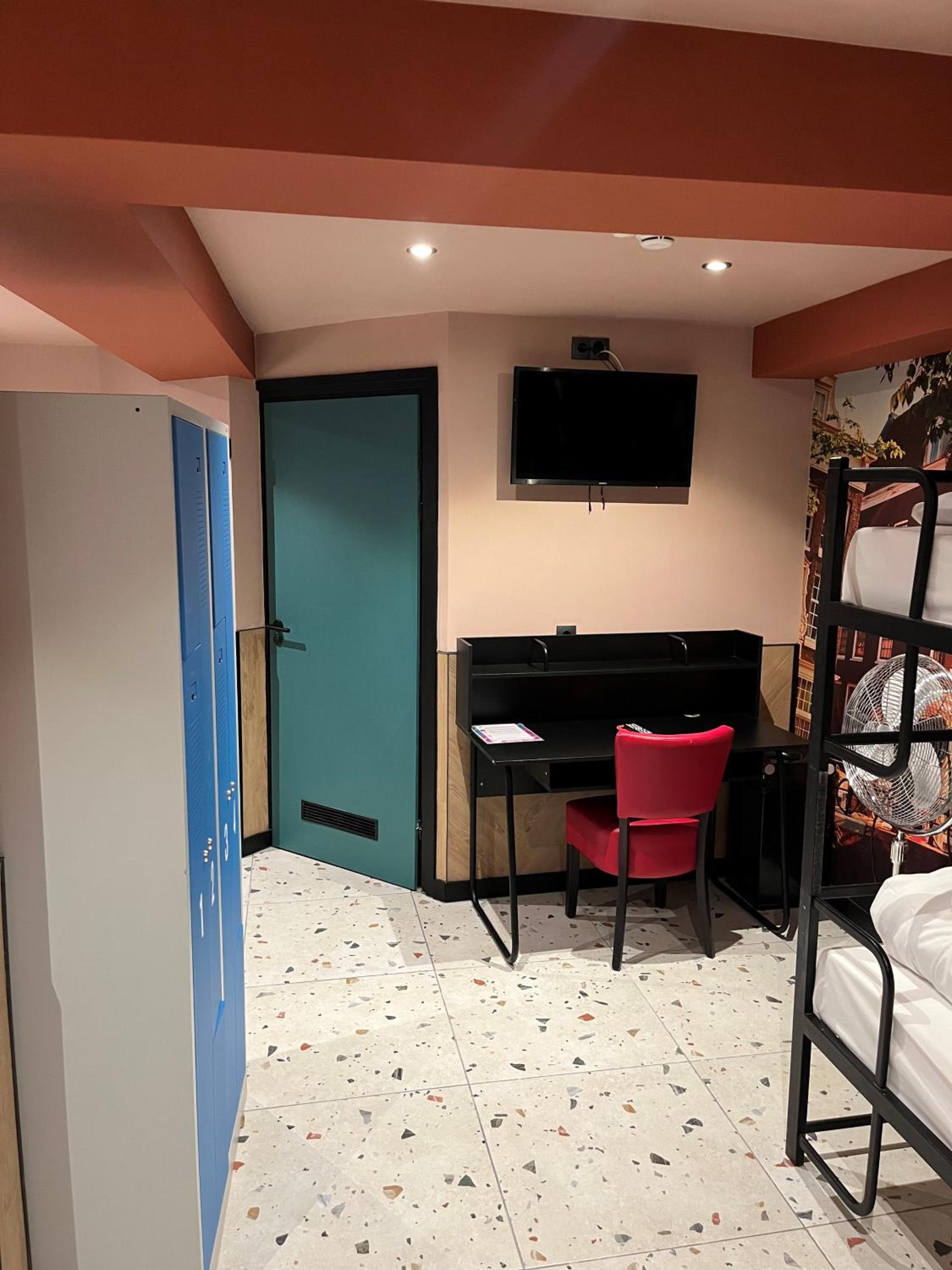 Private Room (6 Adults)