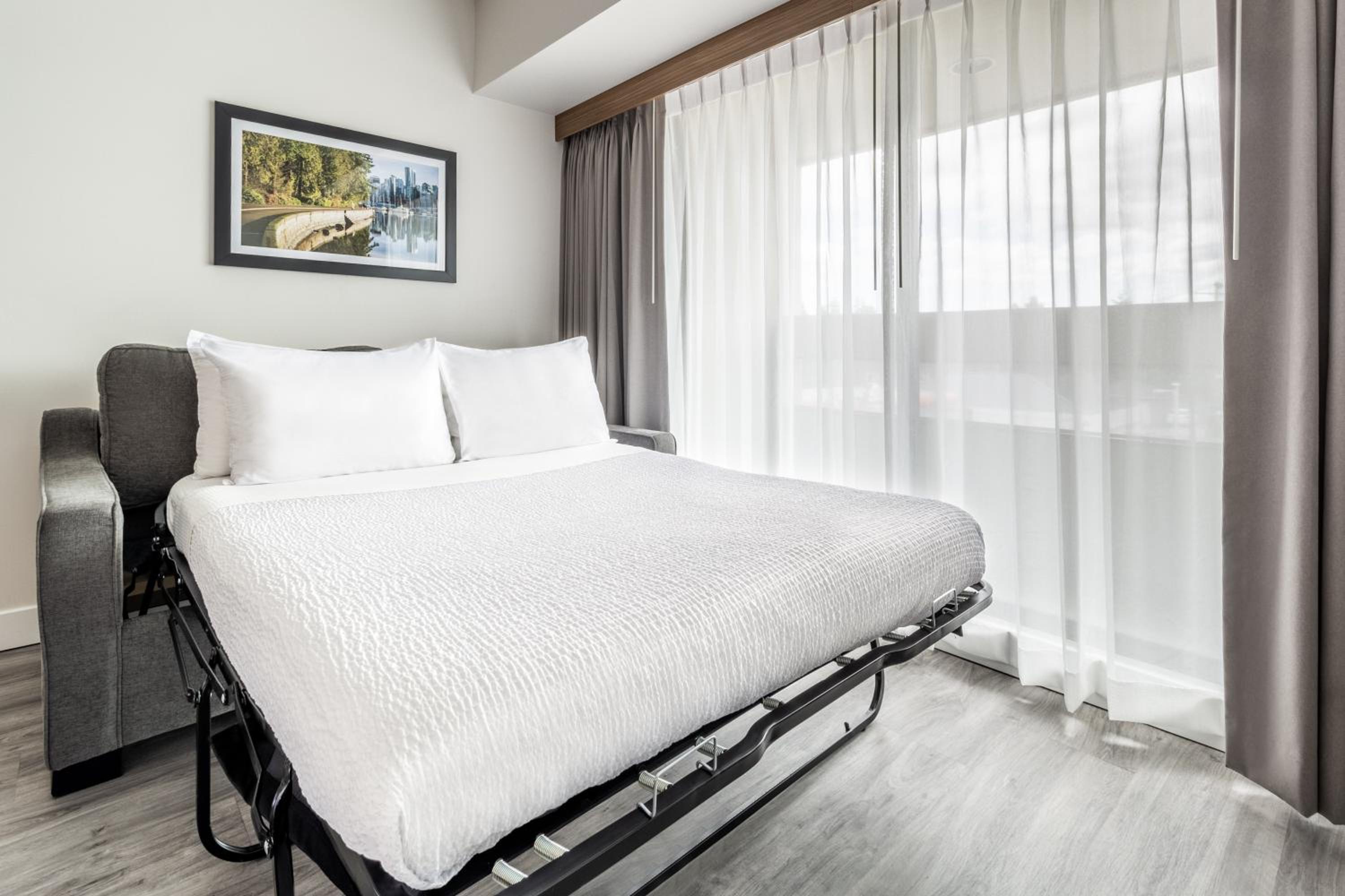 Two Queen beds w/Sofa Bed - Photo 14