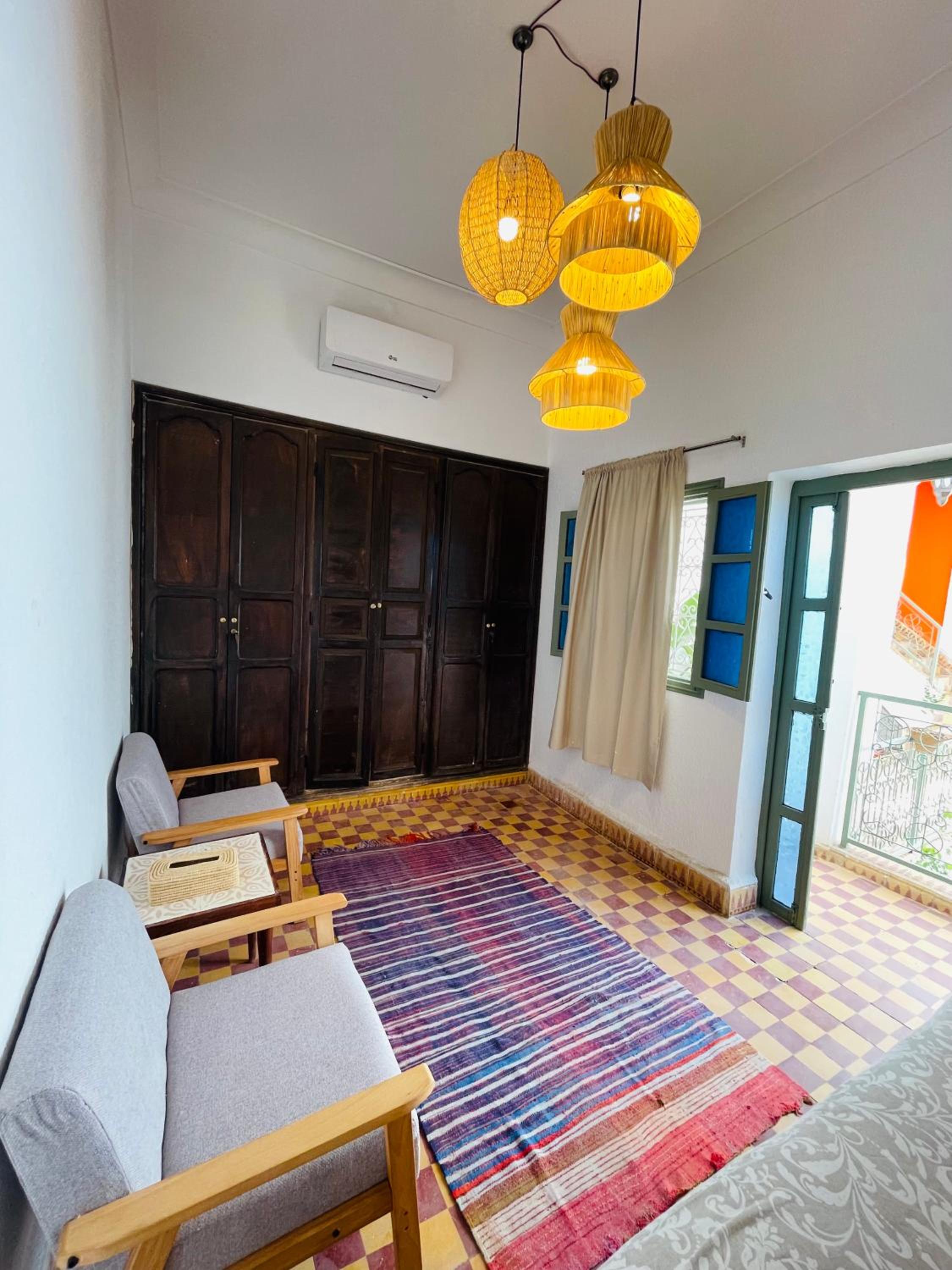 Double Room with Private Bathroom - Photo 7