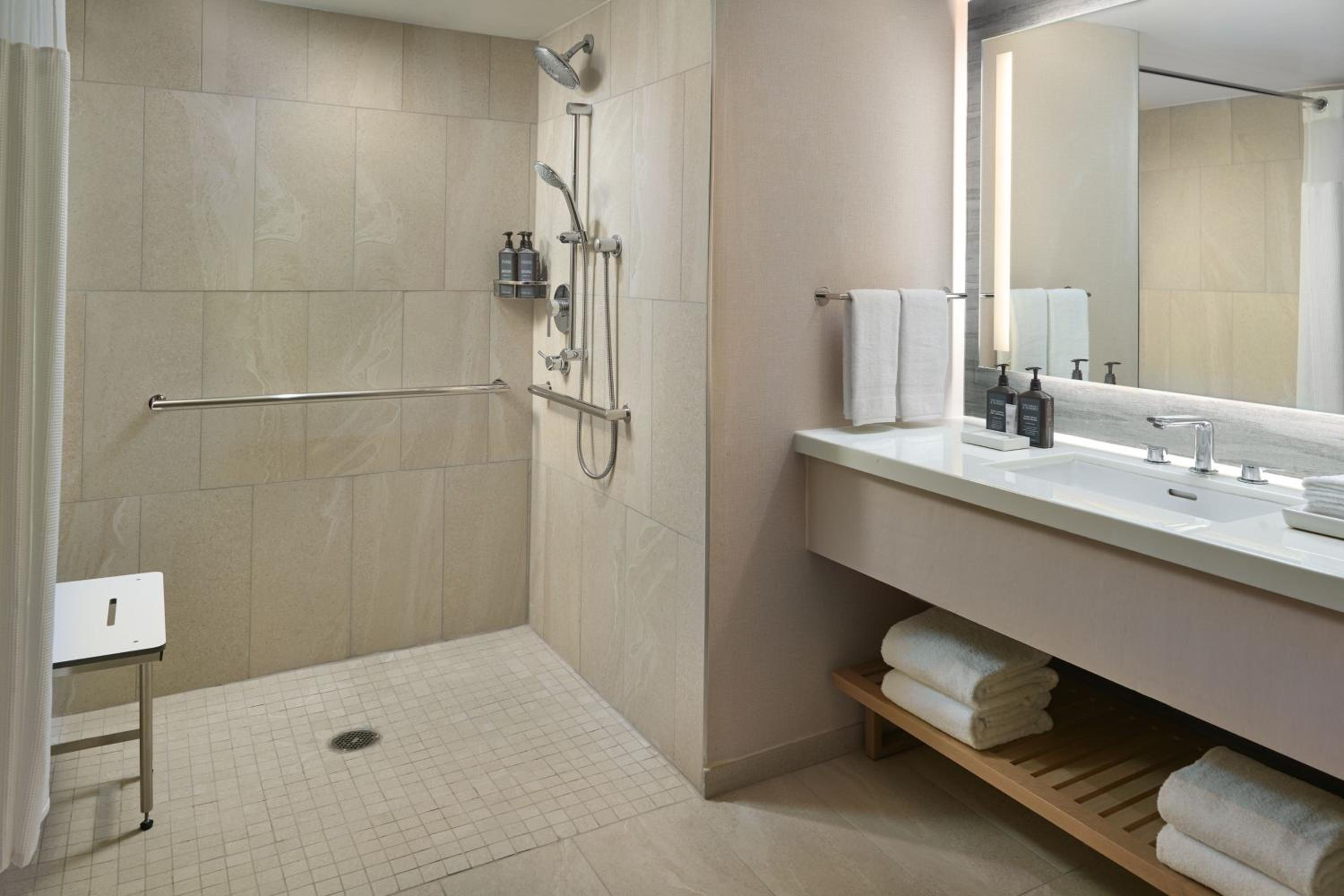 King Room with Adapted Tub - Mobility and Hearing Accessible - Photo 6