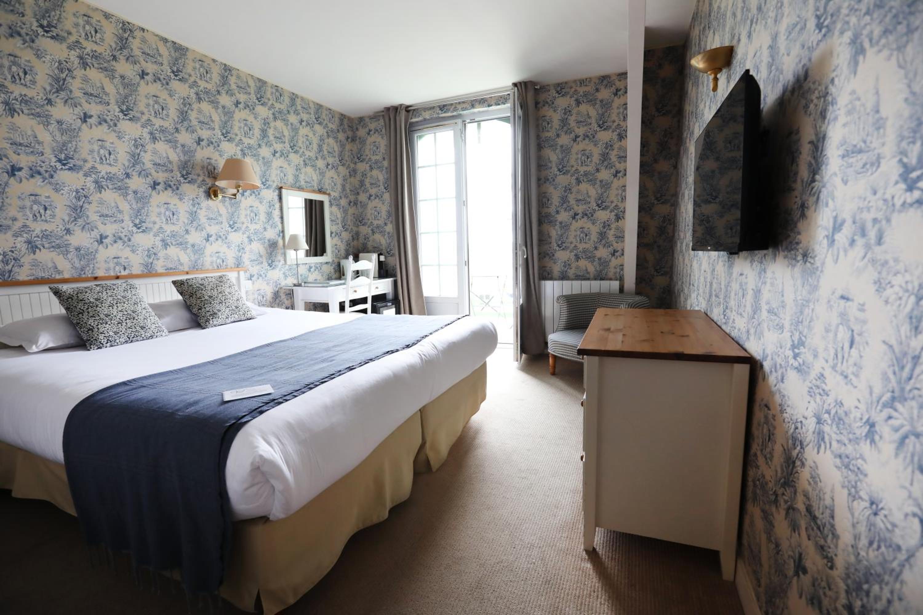 Double or Twin Room photo 3