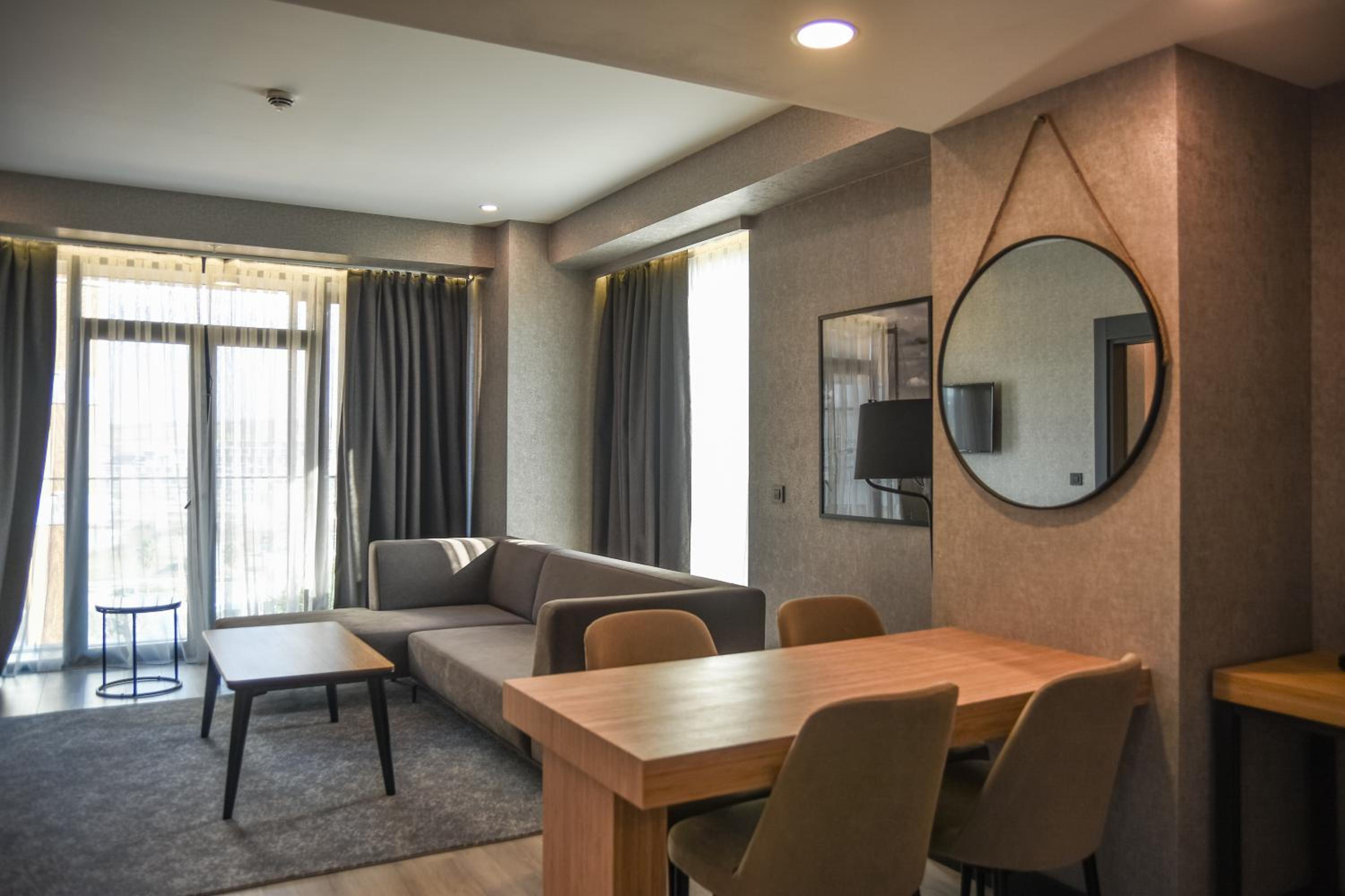 Corner Suite - Photo 11