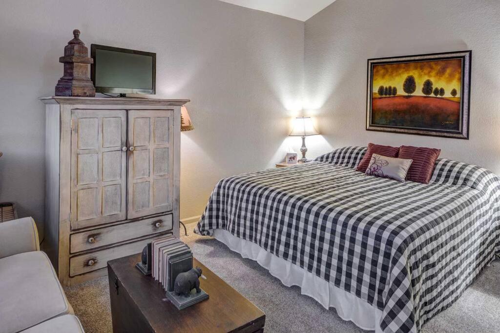 Two-Bedroom House photo 2
