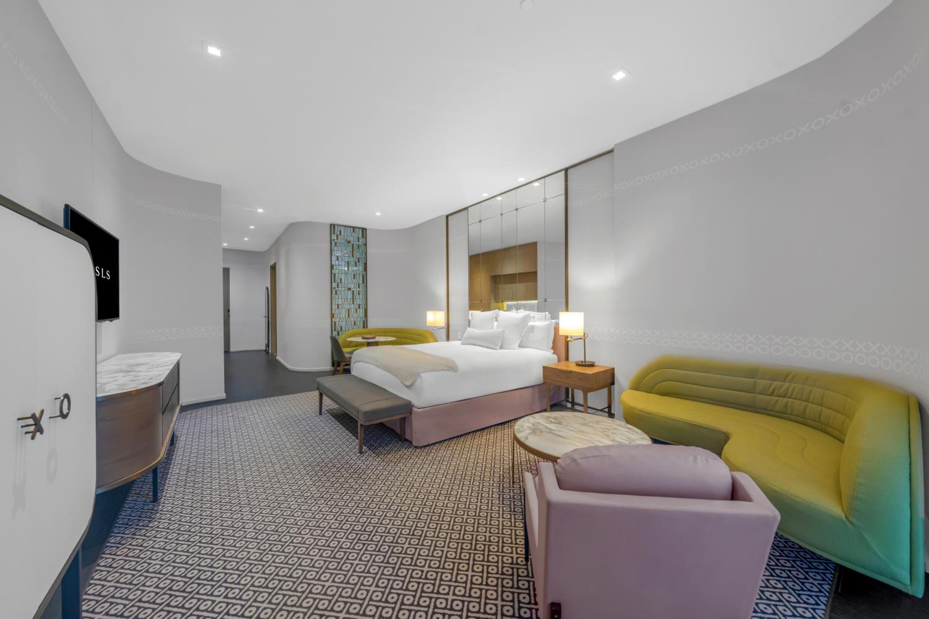 Luxe King Room with One King Bed (Non Smoking)