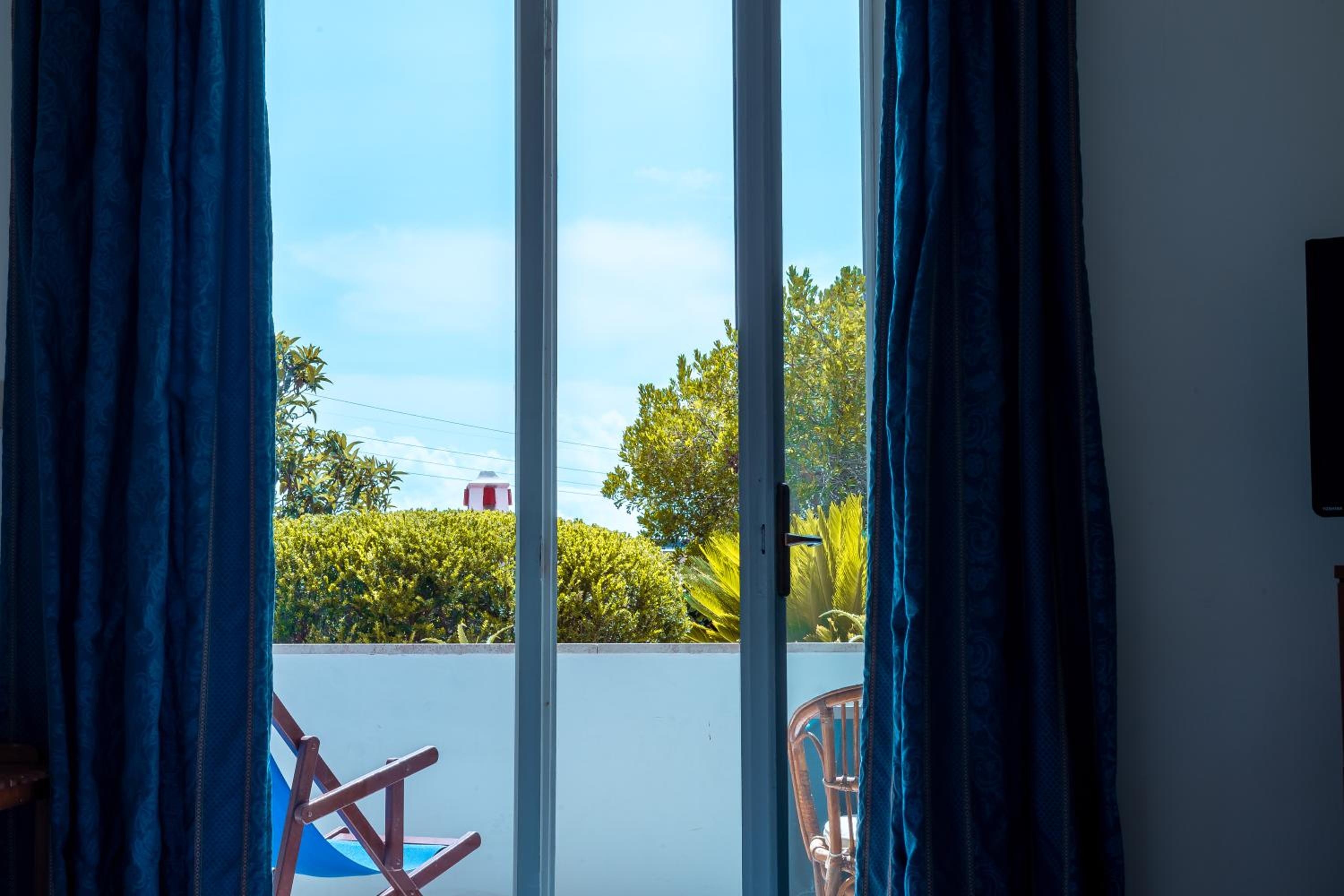 Superior Double Room with Balcony and Garden View - Photo 8