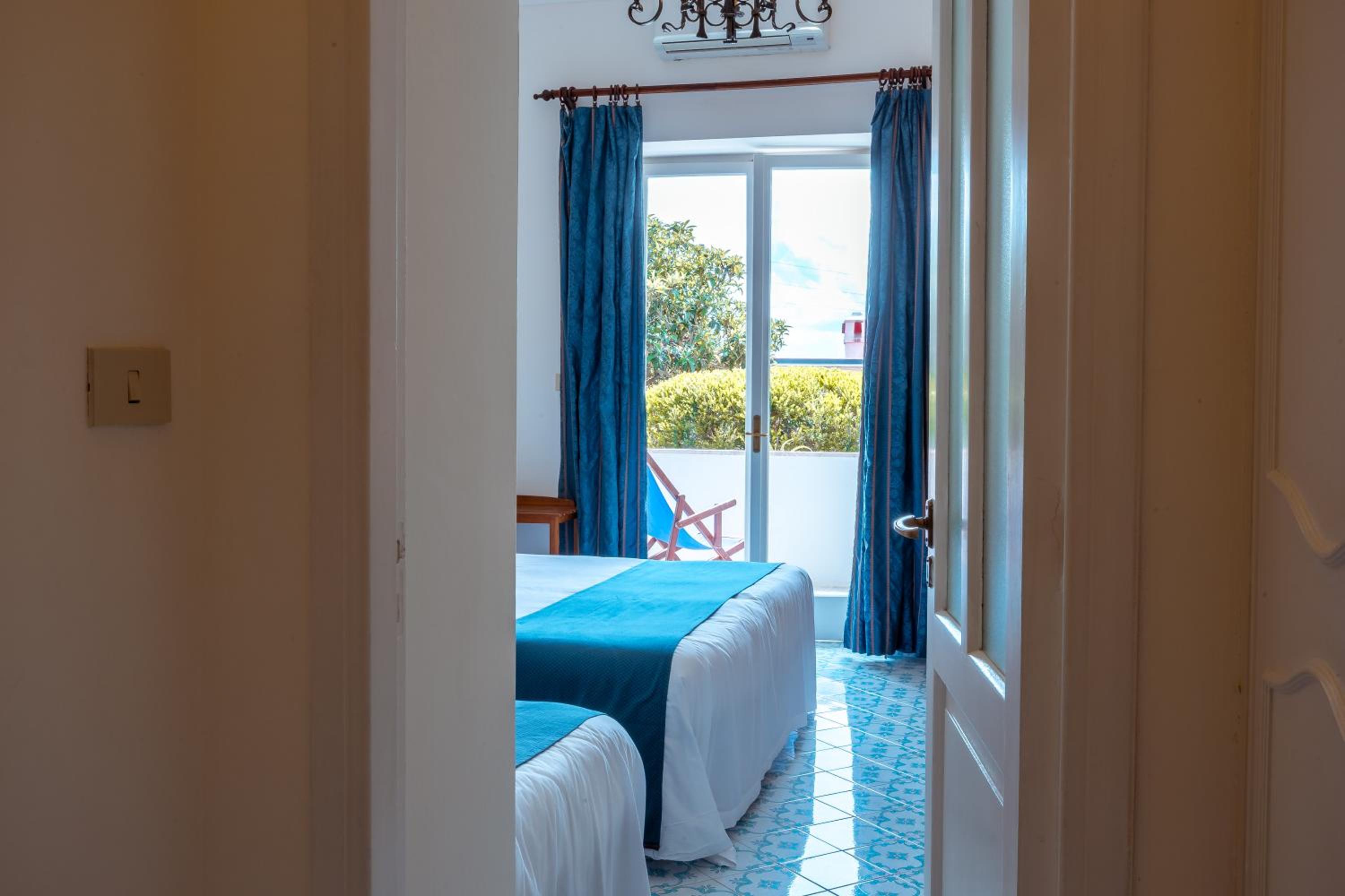 Superior Double Room with Balcony and Garden View - Photo 12