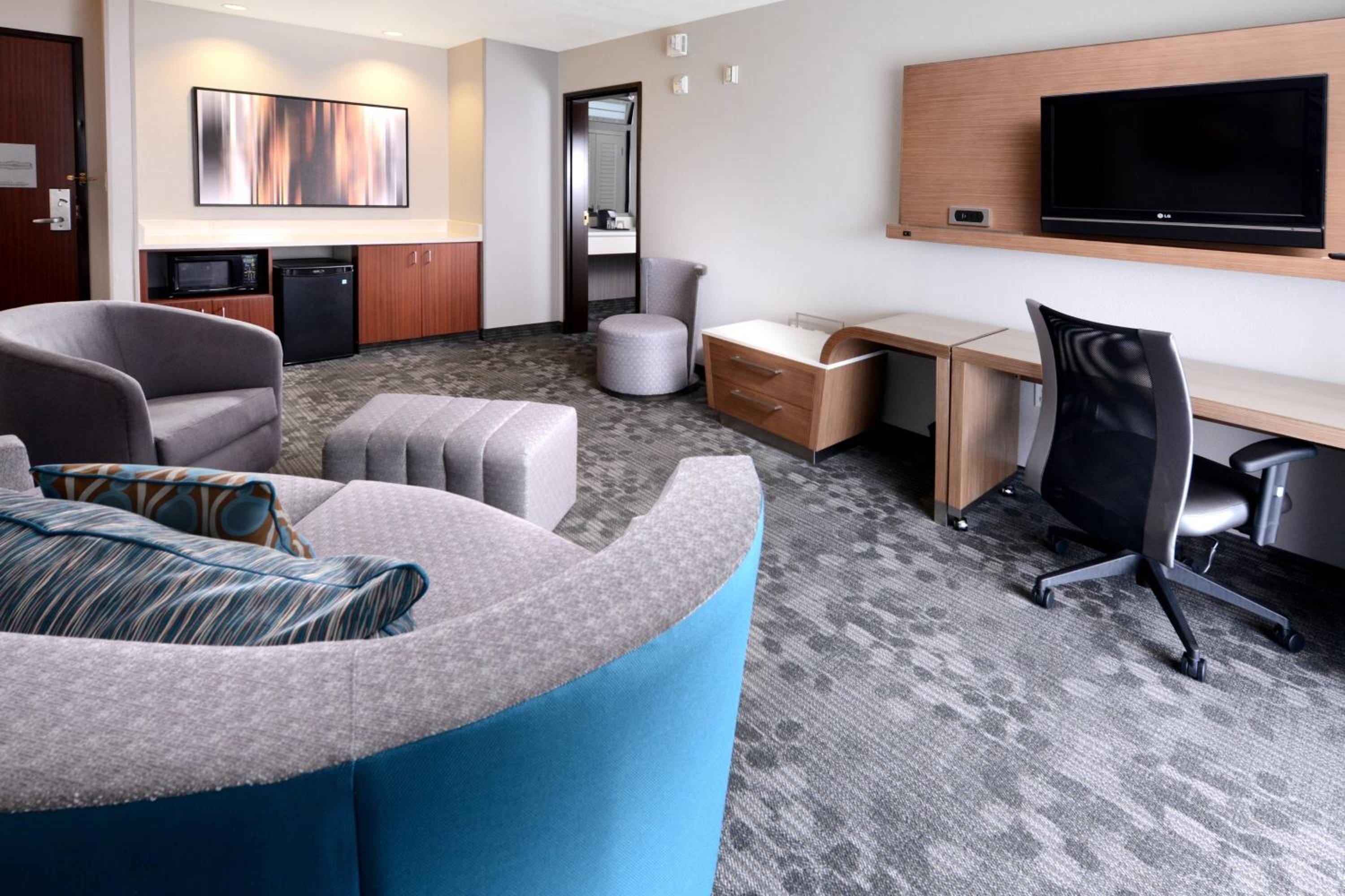 One-Bedroom Suite with 1 King Bed and Sofa bed - Photo 1