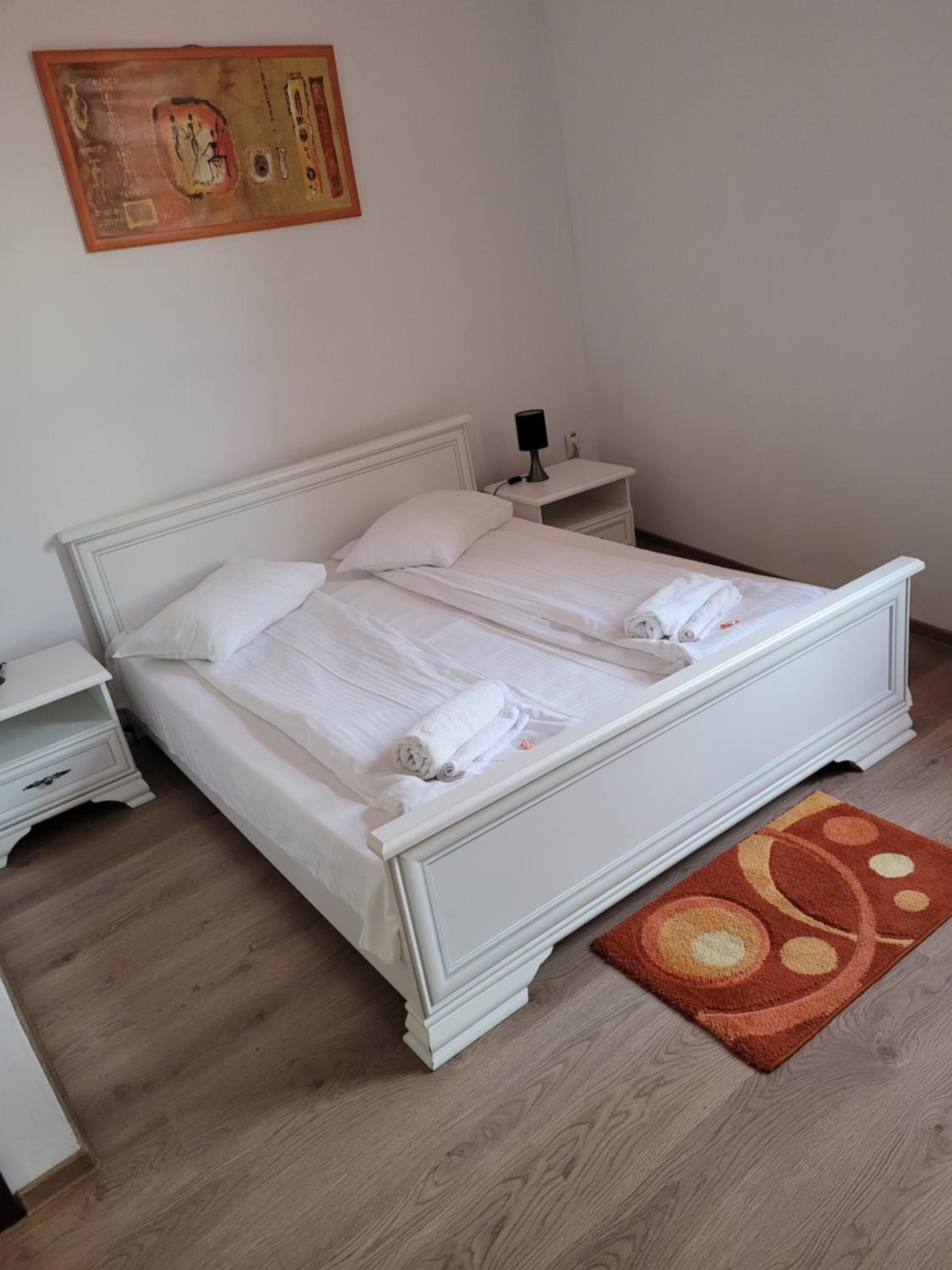 Double Room with Private Bathroom - Photo 1