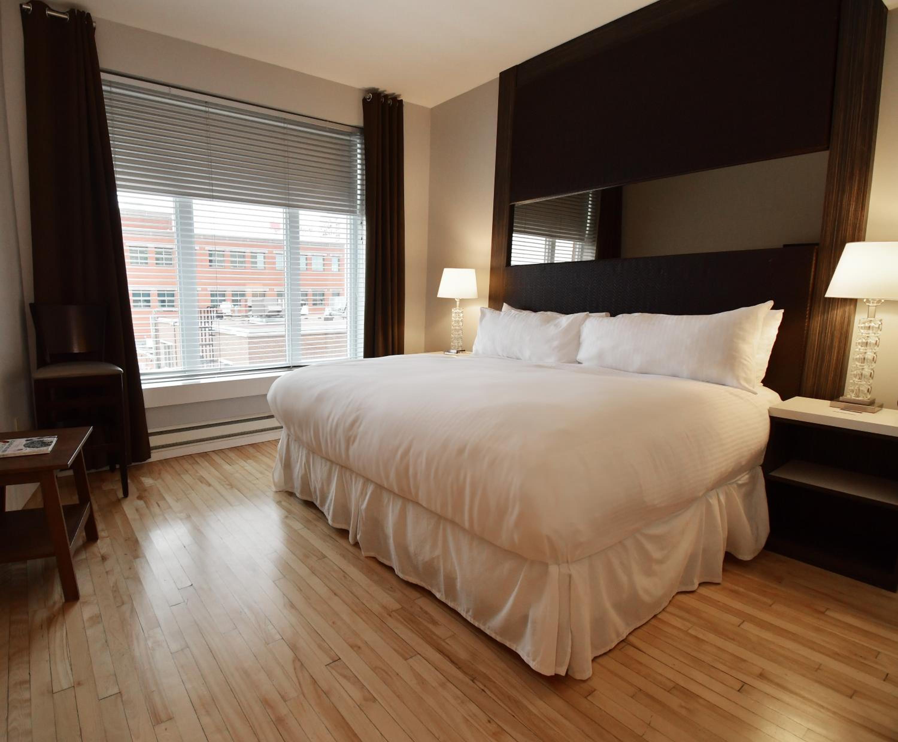 Deluxe King Room