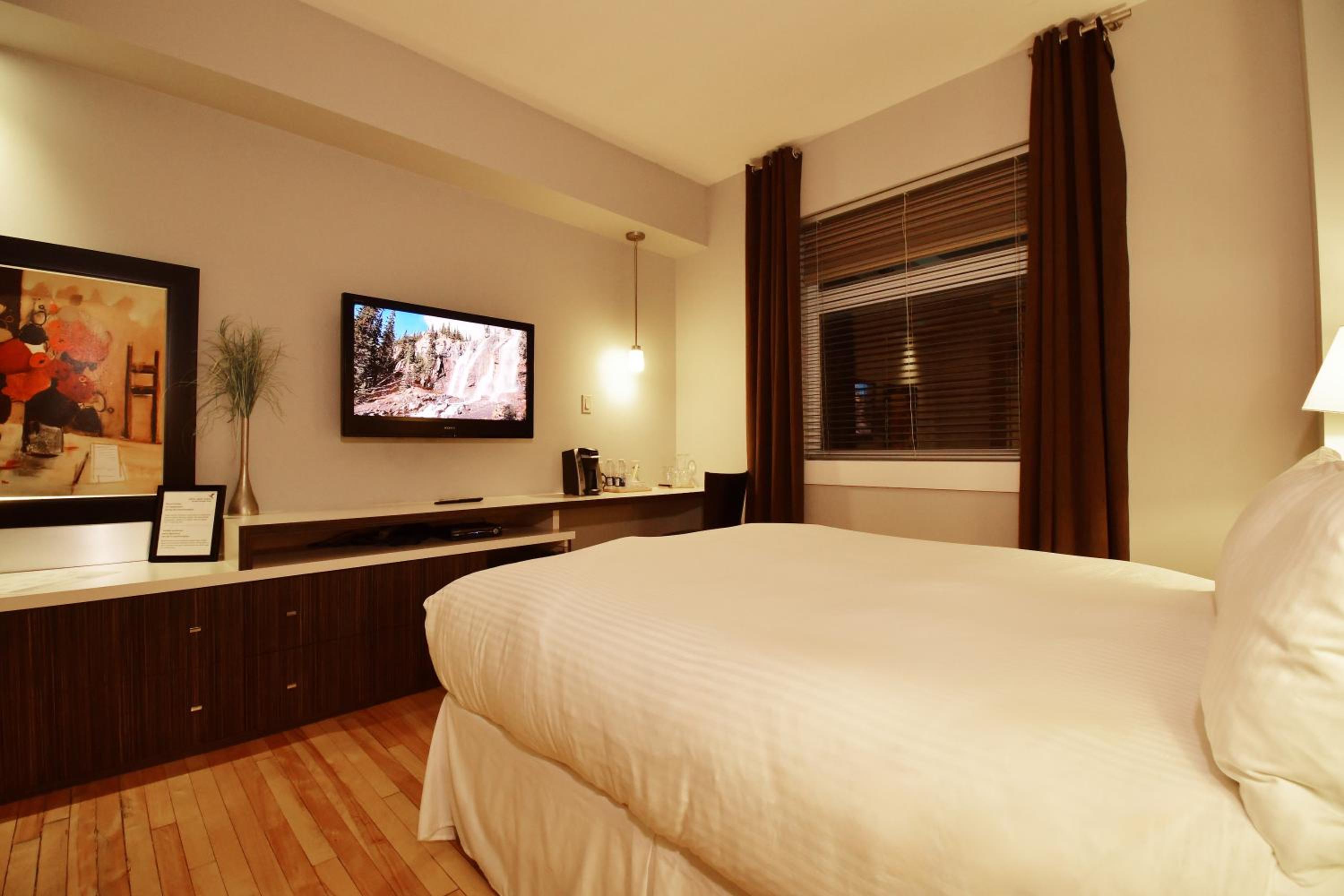 Queen Room photo 2
