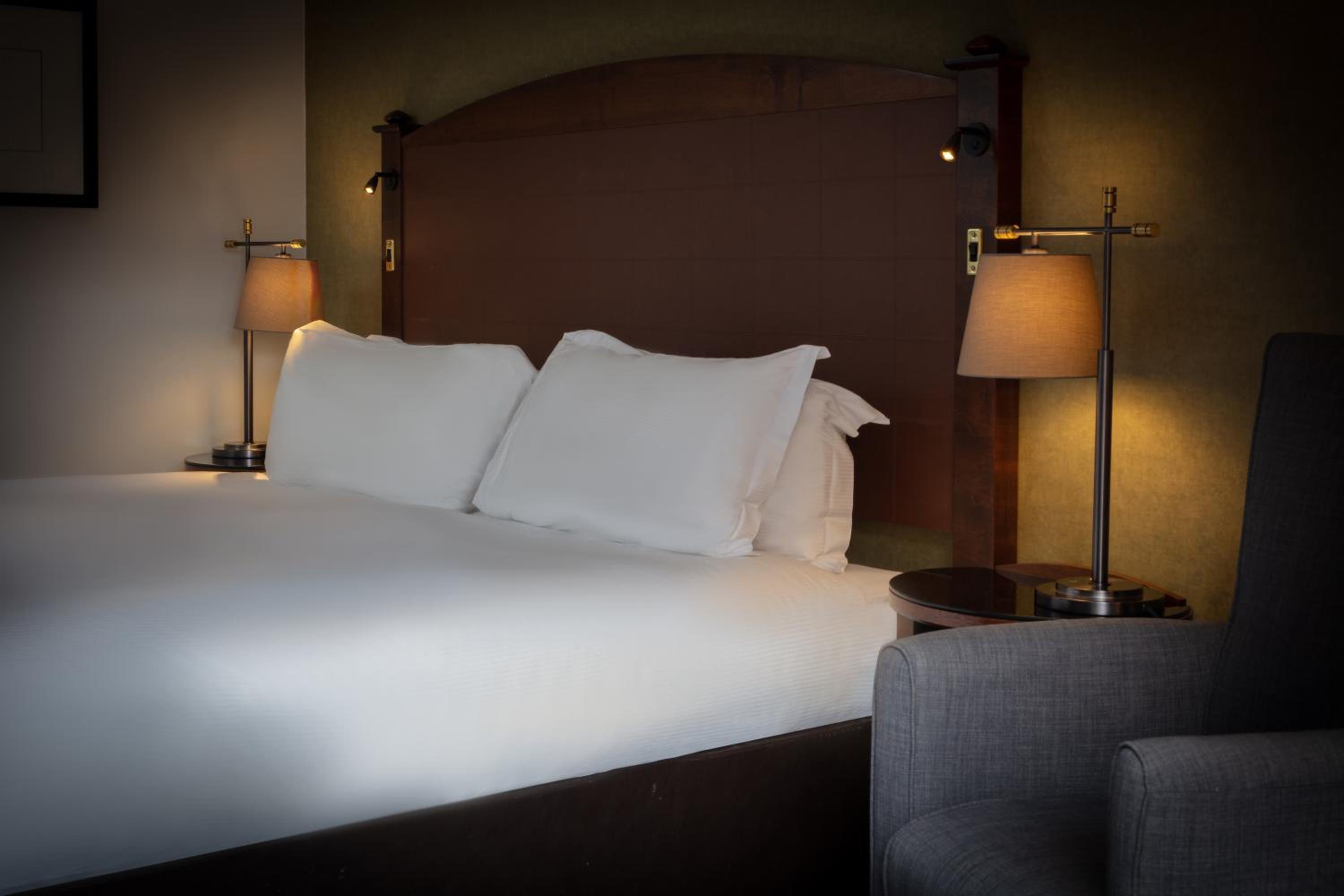 Deluxe King Room - Photo 2