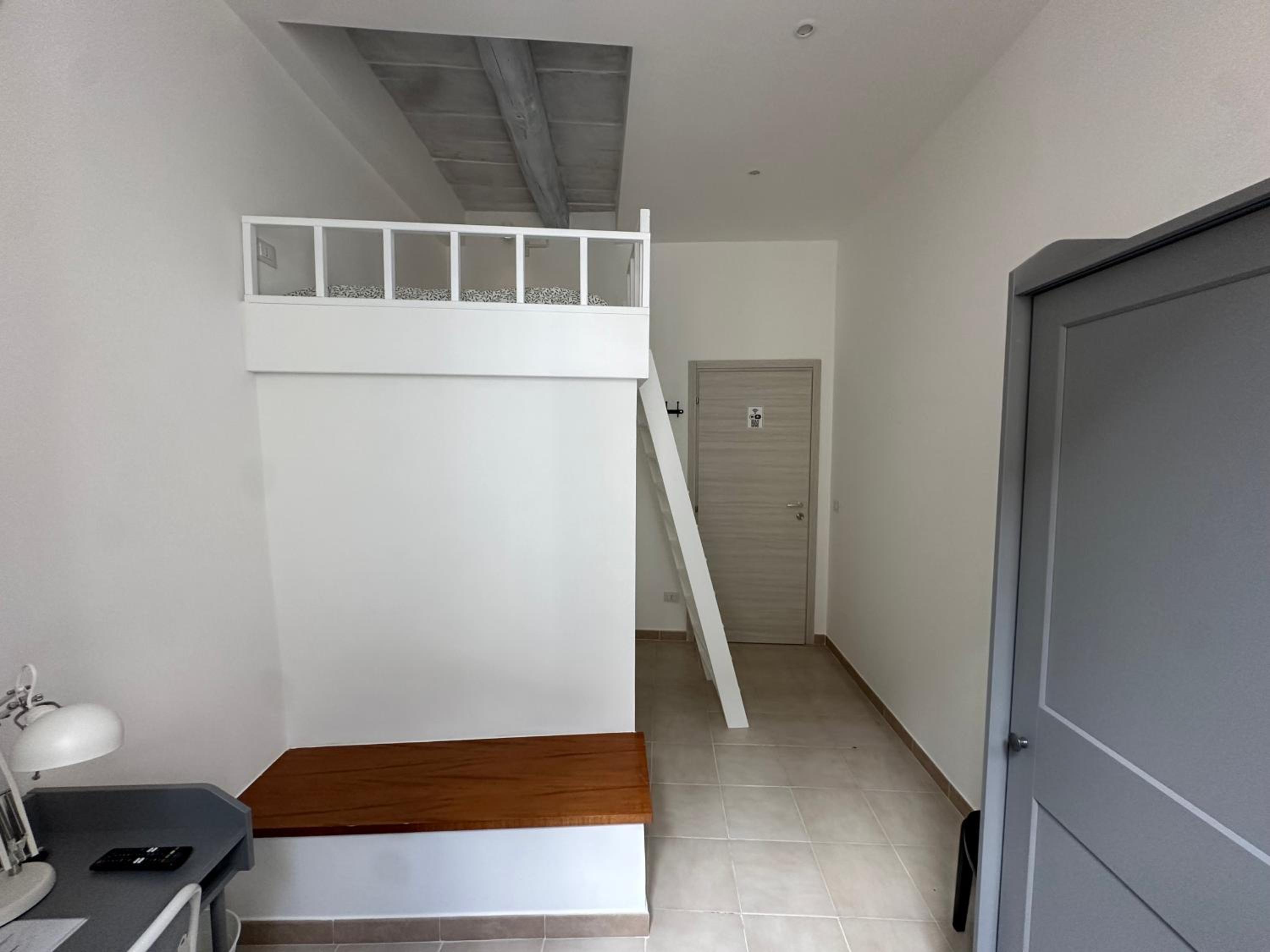 Single Room with Shared Bathroom