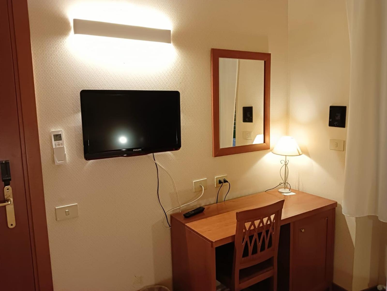 Economy Double Room - Photo 6